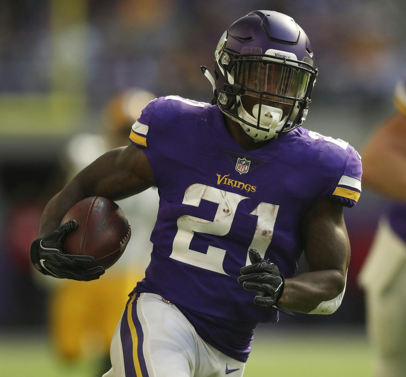 Minnesota Vikings running back Jerick McKinnon (21) headed to the end zone after catching a short pass for a 27 yard touchdown play in the second quarter. ] JEFF WHEELER &#xef; jeff.wheeler@startribune.com The Minnesota Vikings met the Green Bay Packers in an NFL football game Sunday afternoon, October 15, 2017 at U.S. Bank Stadium in Minneapolis.