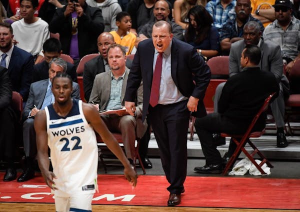 Timberwolves coach Tom Thibodeau directed players during a preseason game against the Los Angeles Lakers.