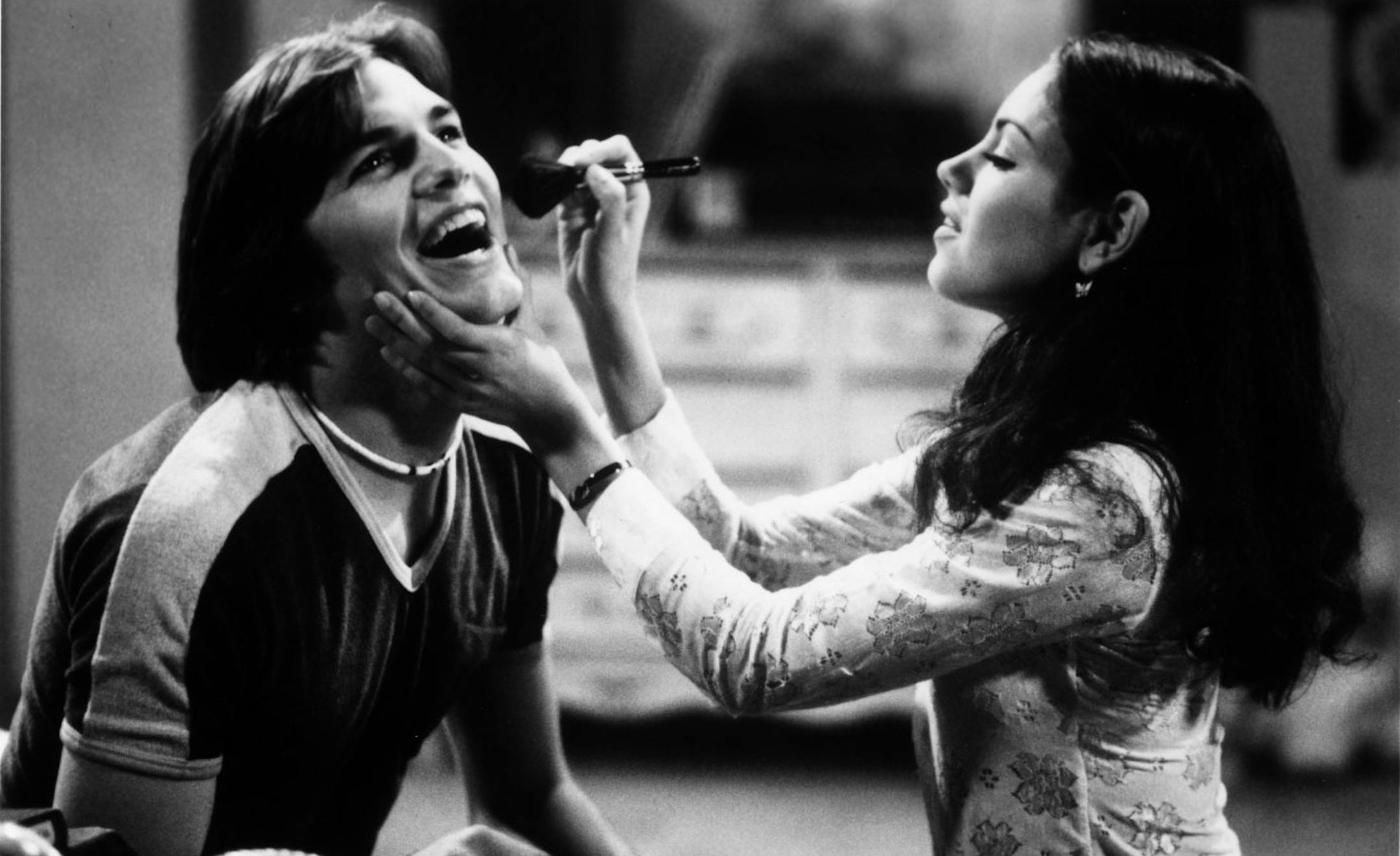 mila kunis(right) and ashton kutcher in "that 70's show"