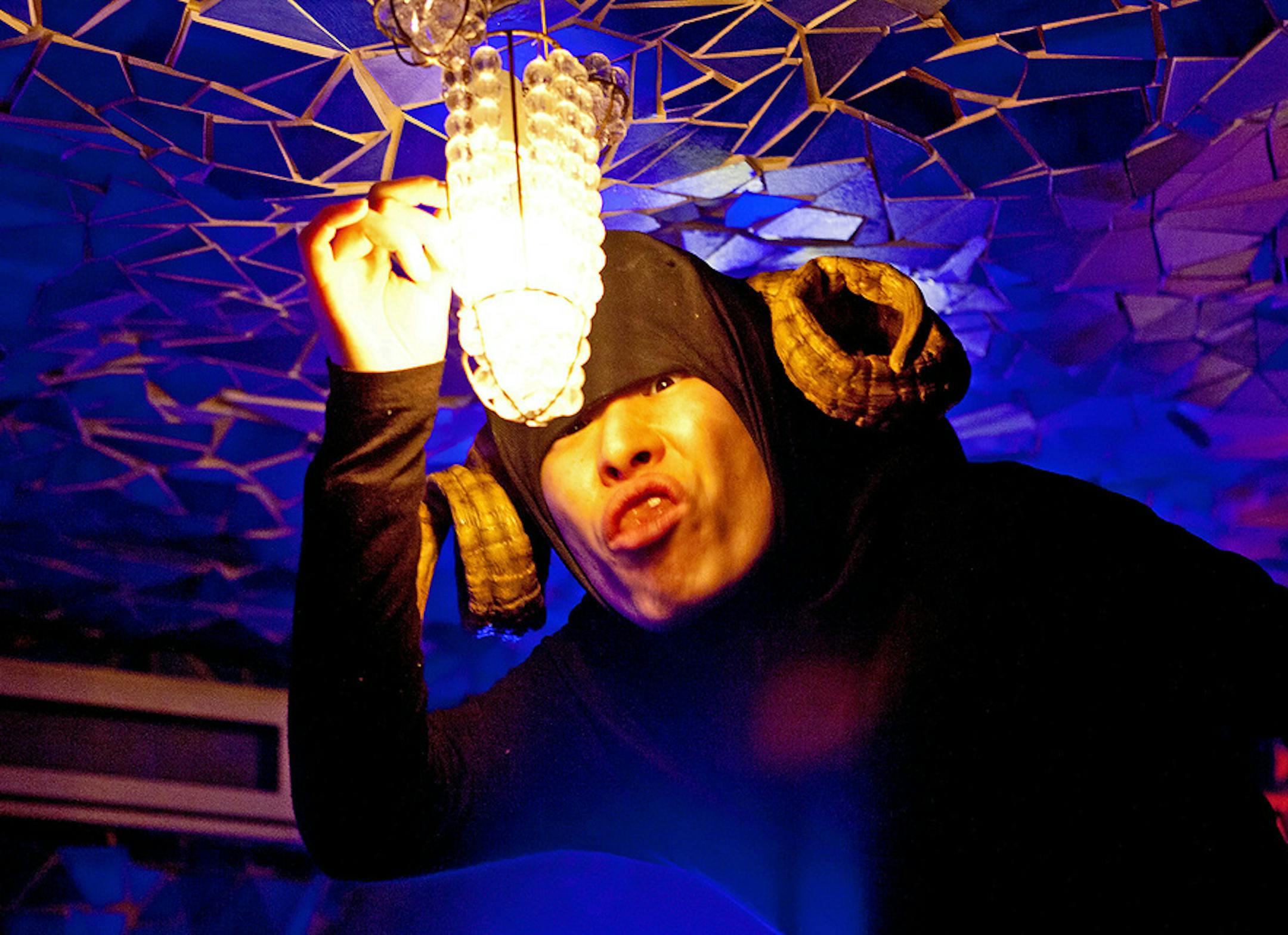 Niwa Gekidan Penino, Out There at the Walker Photo: ¬©Shinsuke Suginou