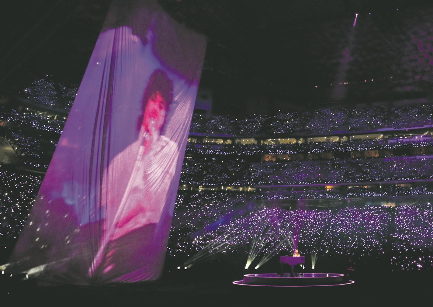 Accompanied by a huge projection of Prince, Justin Timberlake played the piano and sang during the halftime show at Super Bowl LII at U.S. Bank Stadium in Minneapolis. Timberlake has said that Prince had a deep influence on his music. ] Carlos Gonzalez &#xef; Carlos. Gonzalez@startribune.com The New England Patriots met the Philadelphia Eagles in Super Bowl LII Sunday evening, February 4, 2017 at U.S. Bank Stadium in Minneapolis.