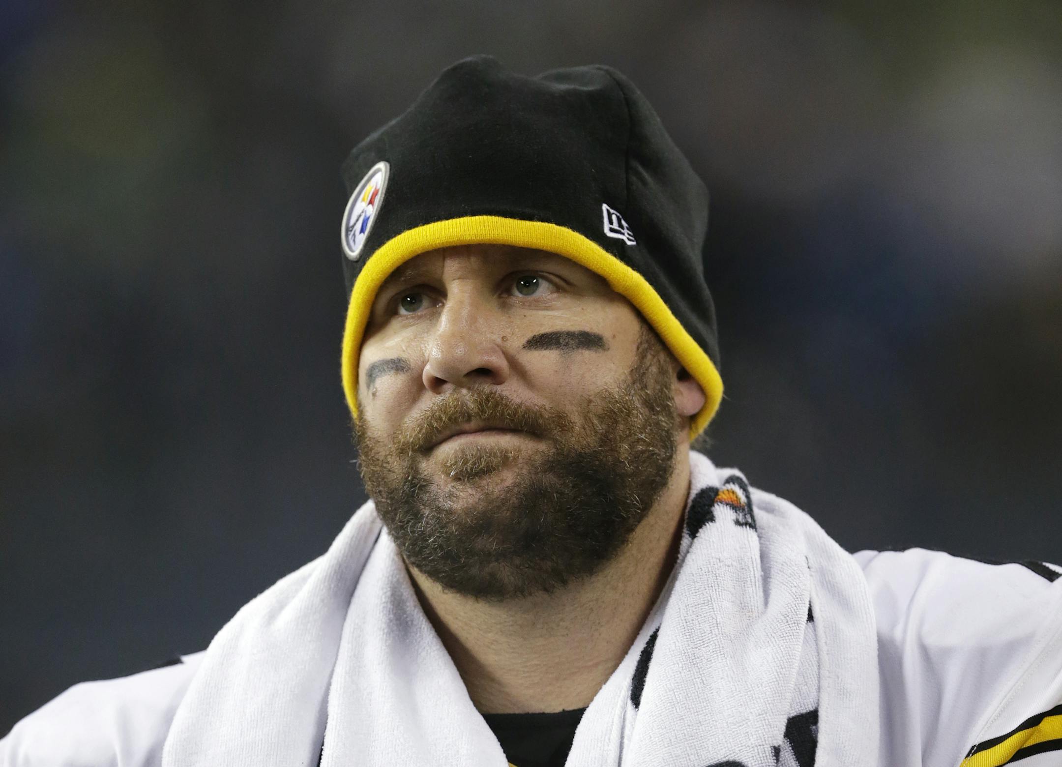 Pittsburgh Steelers quarterback Ben Roethlisberger leaves the field shortly before the end of an NFL football game against the Seattle Seahawks, Sunday, Nov. 29, 2015, in Seattle. The Seahawks won 39-30. (AP Photo/John Froschauer)