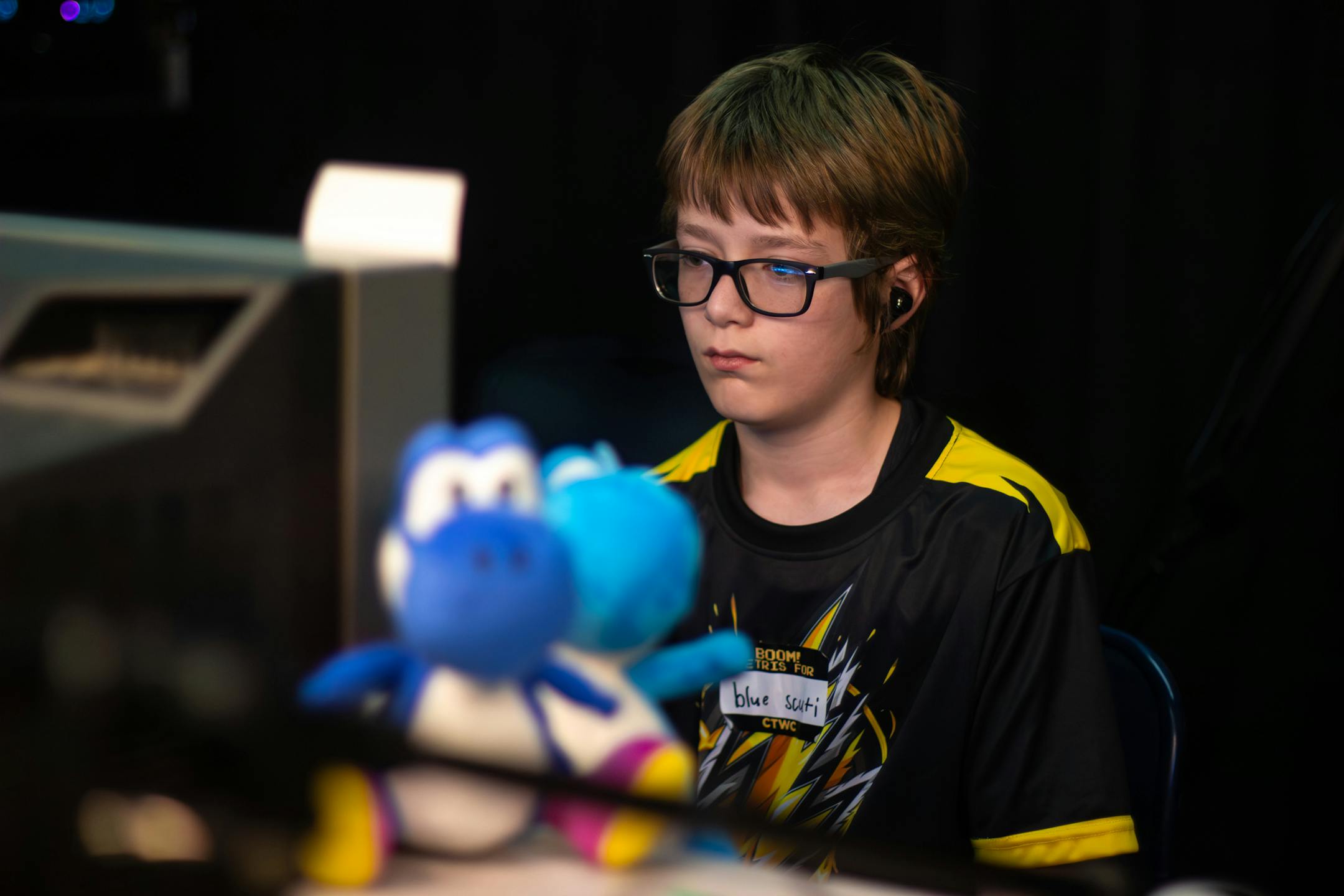 In an image provided by David Macdonald, Willis Gibson, 13, of Stillwater, Okla., at the 2023 Classic Tetris World Championship, where he placed third overall, in Portland, Ore., in October. Gibson advanced so far in the original Nintendo version of the game that it froze. (David Macdonald via The New York Times) Ñ NO SALES; FOR EDITORIAL USE ONLY WITH NYT STORY TETRIS VICTOR BY SOPAN DEB FOR JAN. 3, 2024. ALL OTHER USE PROHIBITED. Ñ