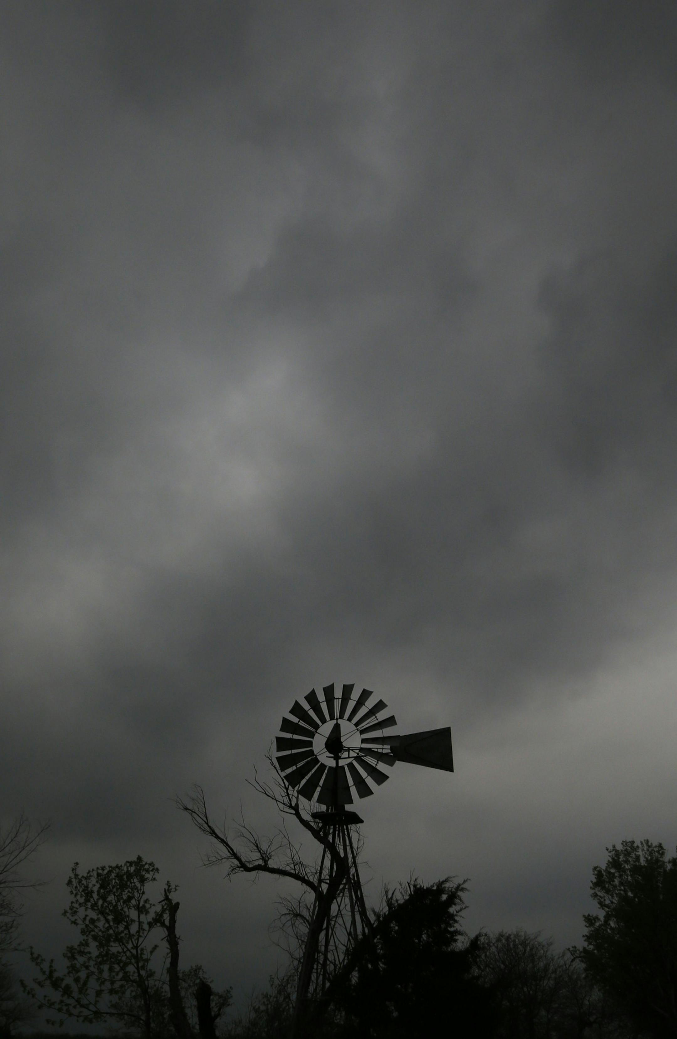 A thunderstorm builds over a farm near Baldwin City, Kan., Sunday, April 27, 2014. Severe storms are expected in the area most of the day. (AP Photo/Orlin Wagner)