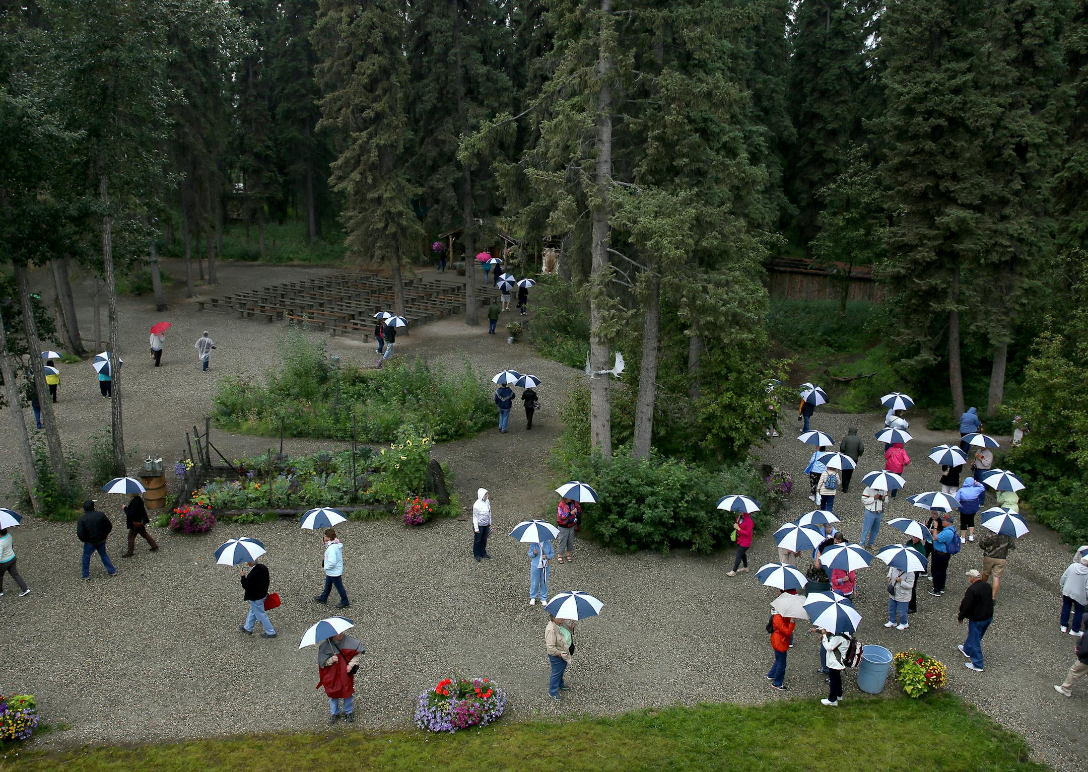 A boat tour on the Chena River included a stop at Chena, an Athabaskan village. Guides explained how the Athabaskans survived in the harsh climate.