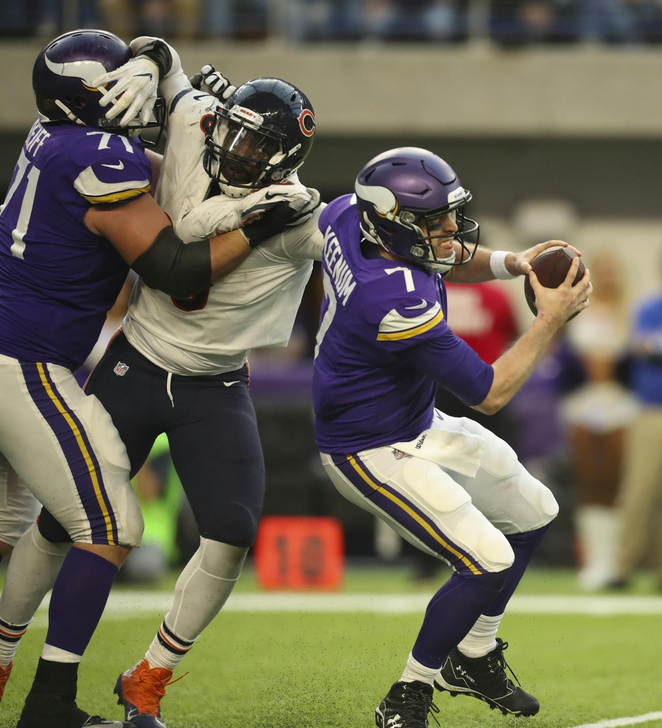 Chicago Bears outside linebacker Sam Acho (93) sacked Vikings quarterback Case Keenum (7) for a seven yard loss in the fourth quarter, forcing a punt on the next down. Acho was defended by Minnesota offensive tackle Riley Reiff (71).