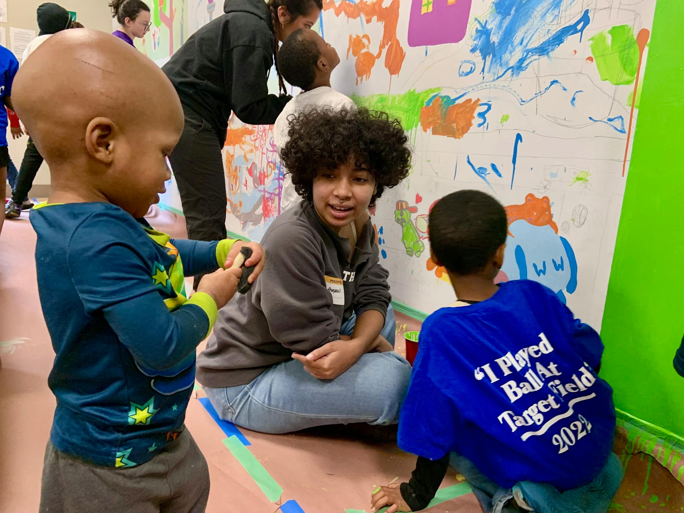 St. Thomas students, shelter families bring bond to colorful life in Maplewood