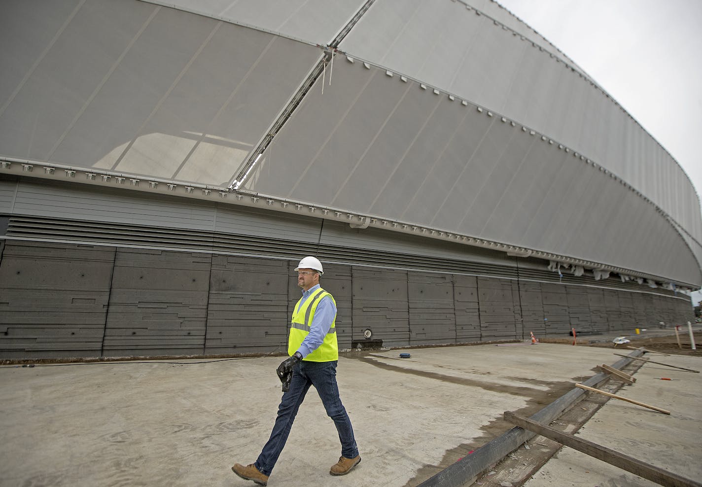 Bruce Miller, the architect for Populous, walked outside Allianz Field as he helped give a tour of the new soccer stadium Tuesday, August 28, 2018 in St. Paul, MN. ] ELIZABETH FLORES &#xef; liz.flores@startribune.com