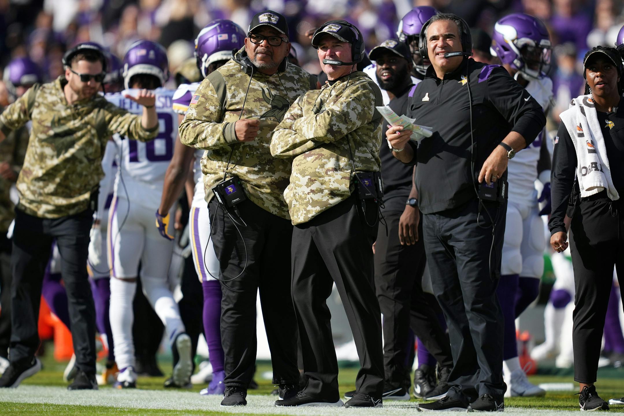Vikings head coach Mike Zimmer watches the extra point attempt after Vikings wide receiver Justin Jefferson (18) ran in a 50-yard touchdown pass from quarterback Kirk Cousins (8) in the first quarter.