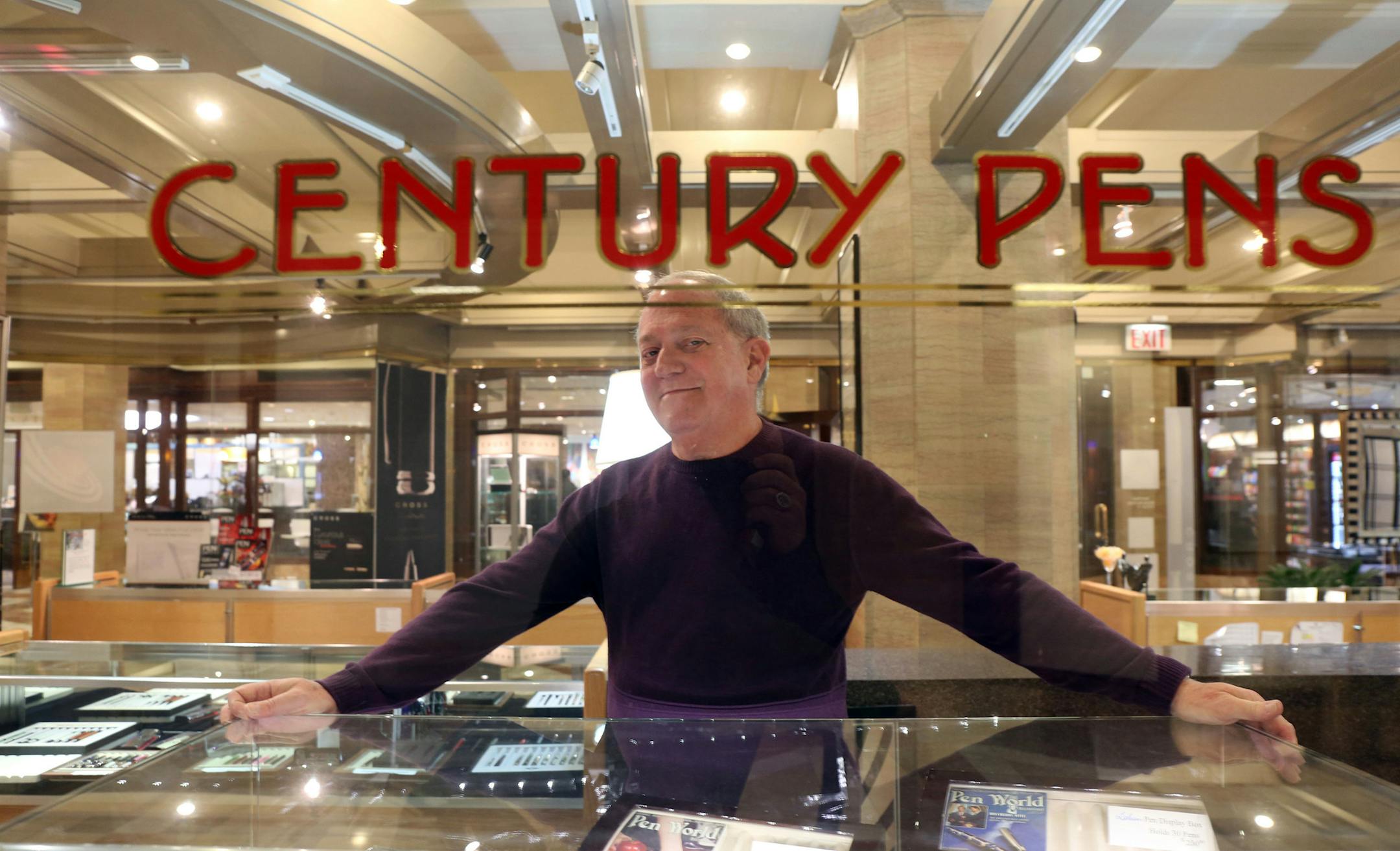 Ed Hamilton, owner of Century Pens, poses for a portrait on Jan. 14, 2016 in Chicago. (Phil Velasquez/Chicago Tribune/TNS) ORG XMIT: 1180143