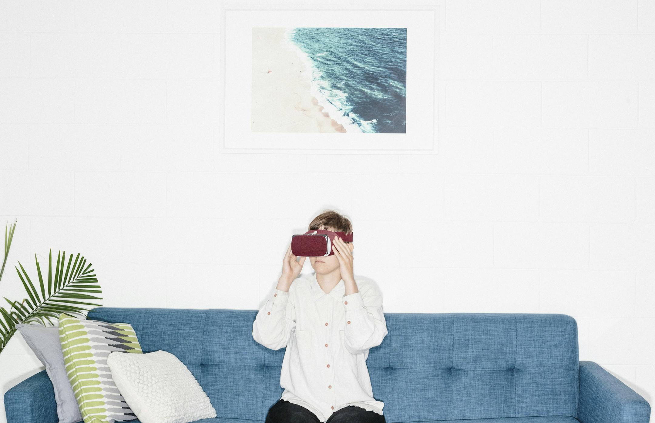 Myla Fay, a product designer at Limbix, tests the startup’s virtual-reality therapy software with a headset in its offices in Palo Alto, Calif., July 28, 2017. Limbix uses virtual reality to help psychologists provide exposure therapy to patients confronting anxiety. (Jason Henry/The New York Times)