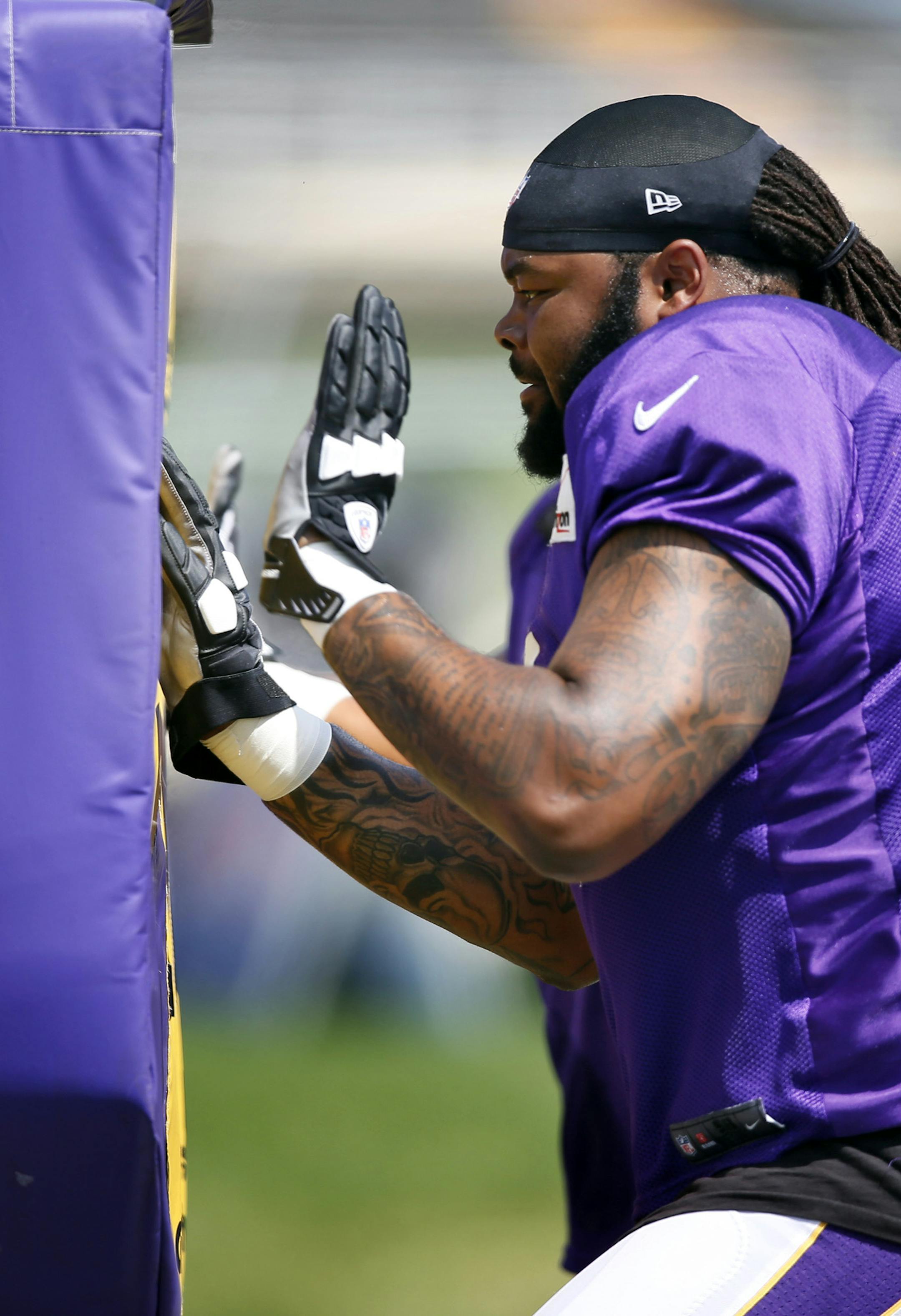 Phil Loadholt worked on blocking drills during Vikings practice at Minnesota State University Mankato Monday Aug 5 ,2013.] JERRY HOLT &#x201a;&#xc4;&#xa2; jerry.holt@startribune.com