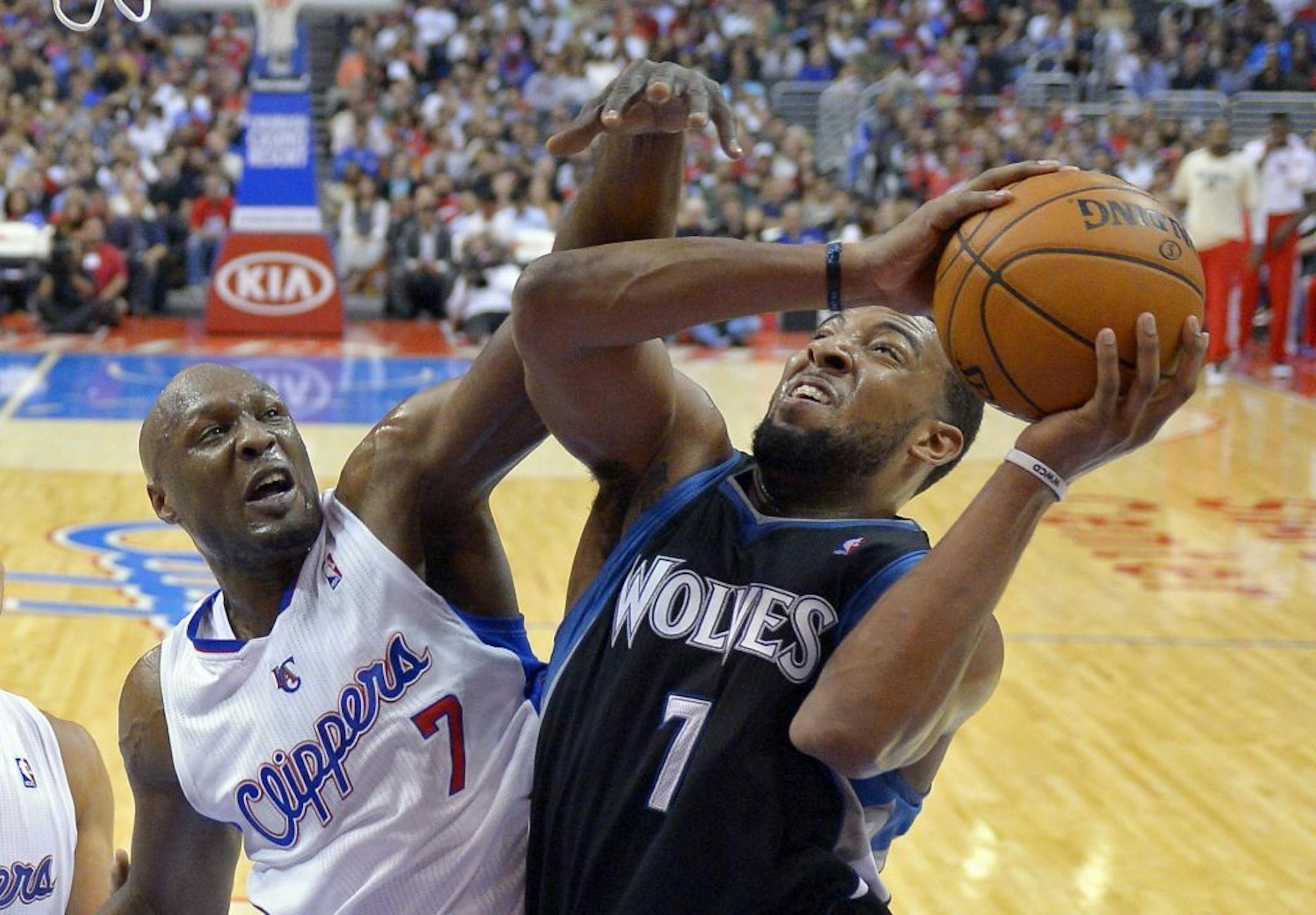 Derrick Williams (7) shoots against Los Angeles Clippers forward Lamar Odom last season.