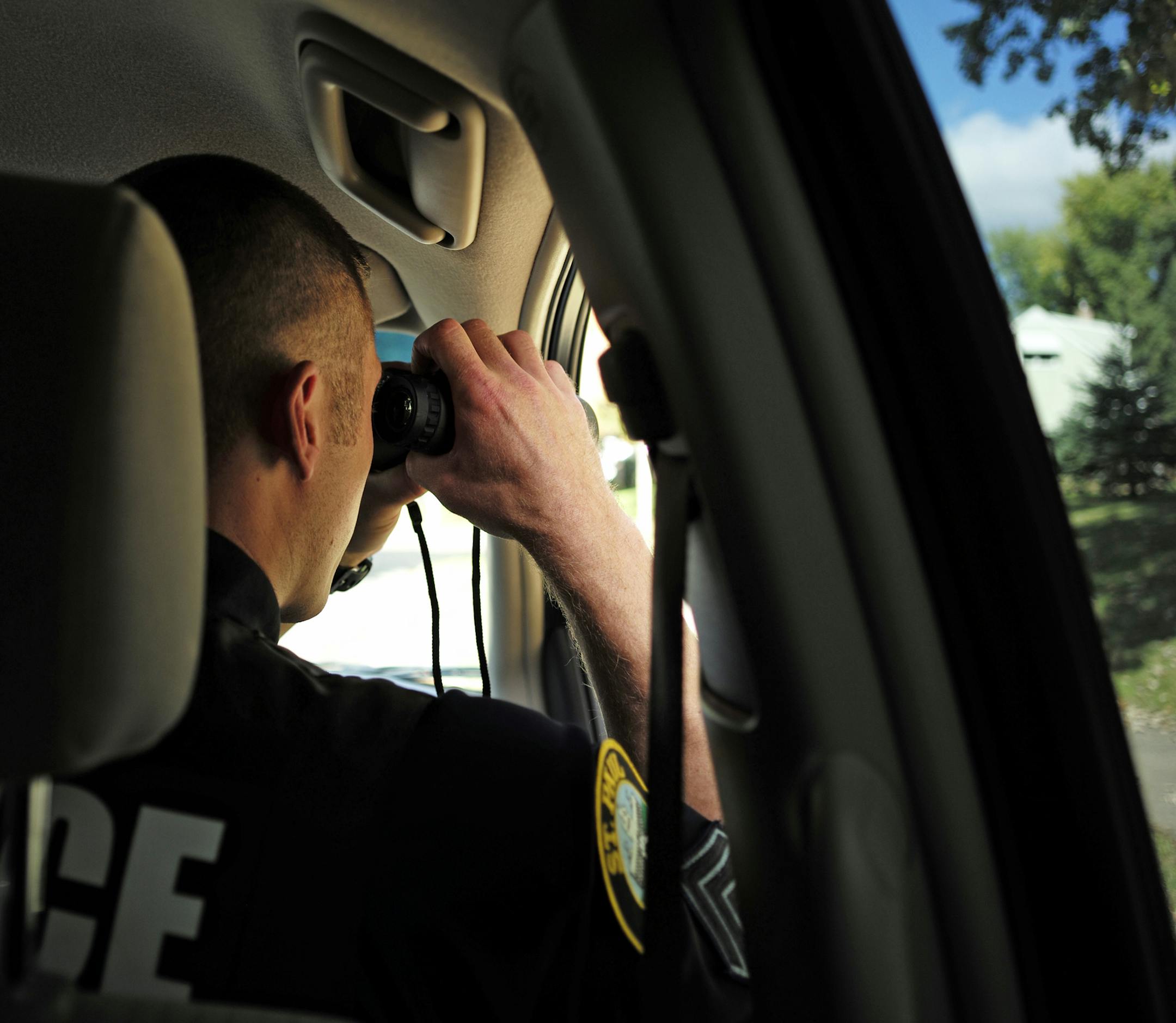 In St. Paul, the police department along with nine other agencies served 150 warrants. Sgt. Jesse Mollner checks out the area of the home of a possible domestic abuse suspect.]richard tsong-taatarii/rtsongtaataarii@startribune.com