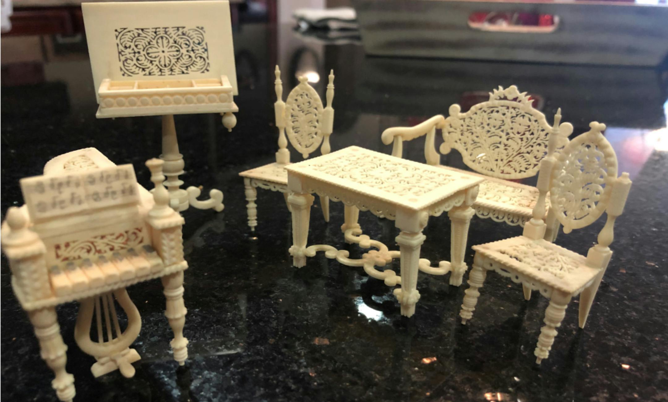 Beautiful but delicate, this dollhouse furniture was probably made in India. (Haandout/TNS) ORG XMIT: 1571363