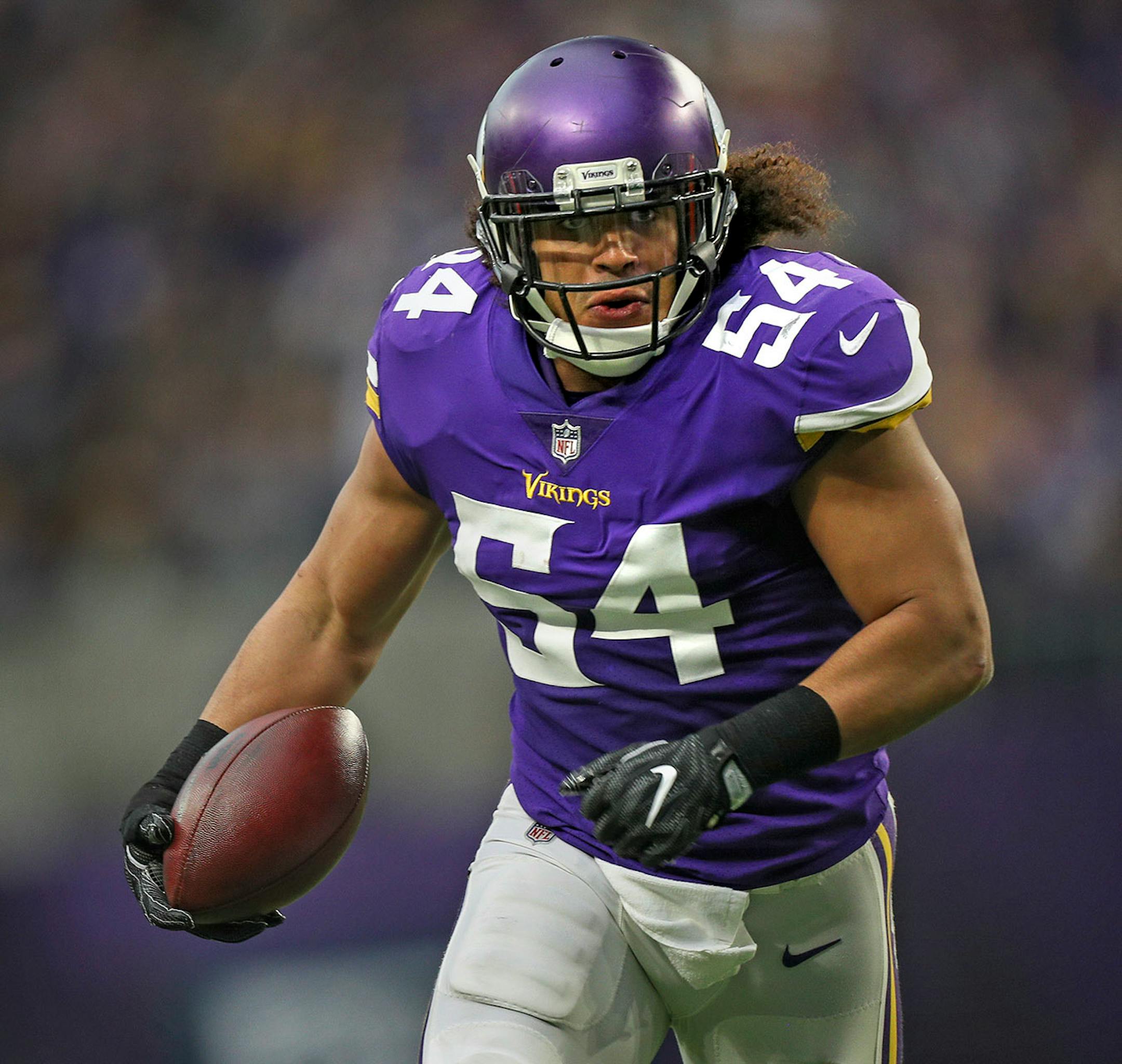 Vikings Eric Kendricks heads to the endzone after intercepting a pass and running 31 yards for the TD in the 1st quarter.