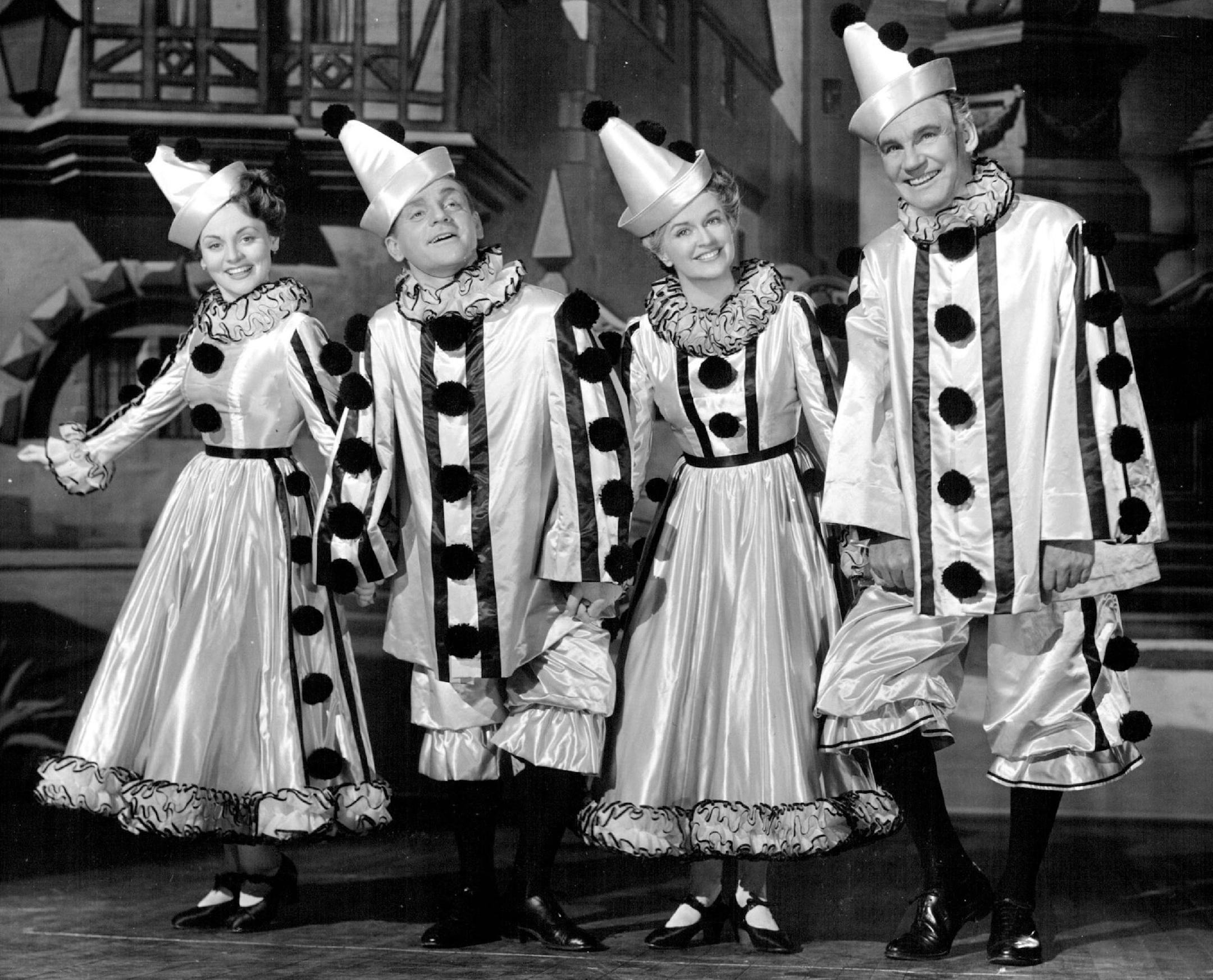 July 3, 1992 Critic's choice -- Before he became a Yankee Doodle Dandy, a real live nephew of our Uncle Sam and the toast of Broadway, George M. Cohan (James Cagney, second from left) was a member of his family's musical-comedy act, the Four Cohans. Although the flag-waving, flashy-dancing finale of "Yankee Doodle Dandy" (7 p.m., KMSP-Ch. 9)\ Jeanne Cagney, James Cagney, Rosemary DeCamp, Walter Huston.