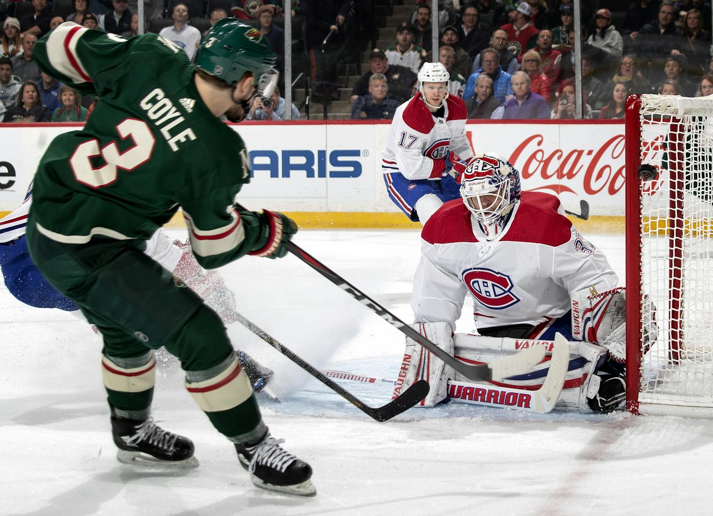 Charlie Coyle (3) attempted a shot on Montreal goalie Antti Niemi in the first period. ] CARLOS GONZALEZ &#xef; cgonzalez@startribune.com &#xf1; December 11, 2018, St. Paul, MN &#xf1; Xcel Energy Center, NHL, Hockey, Minnesota Wild vs. Montreal Canadiens