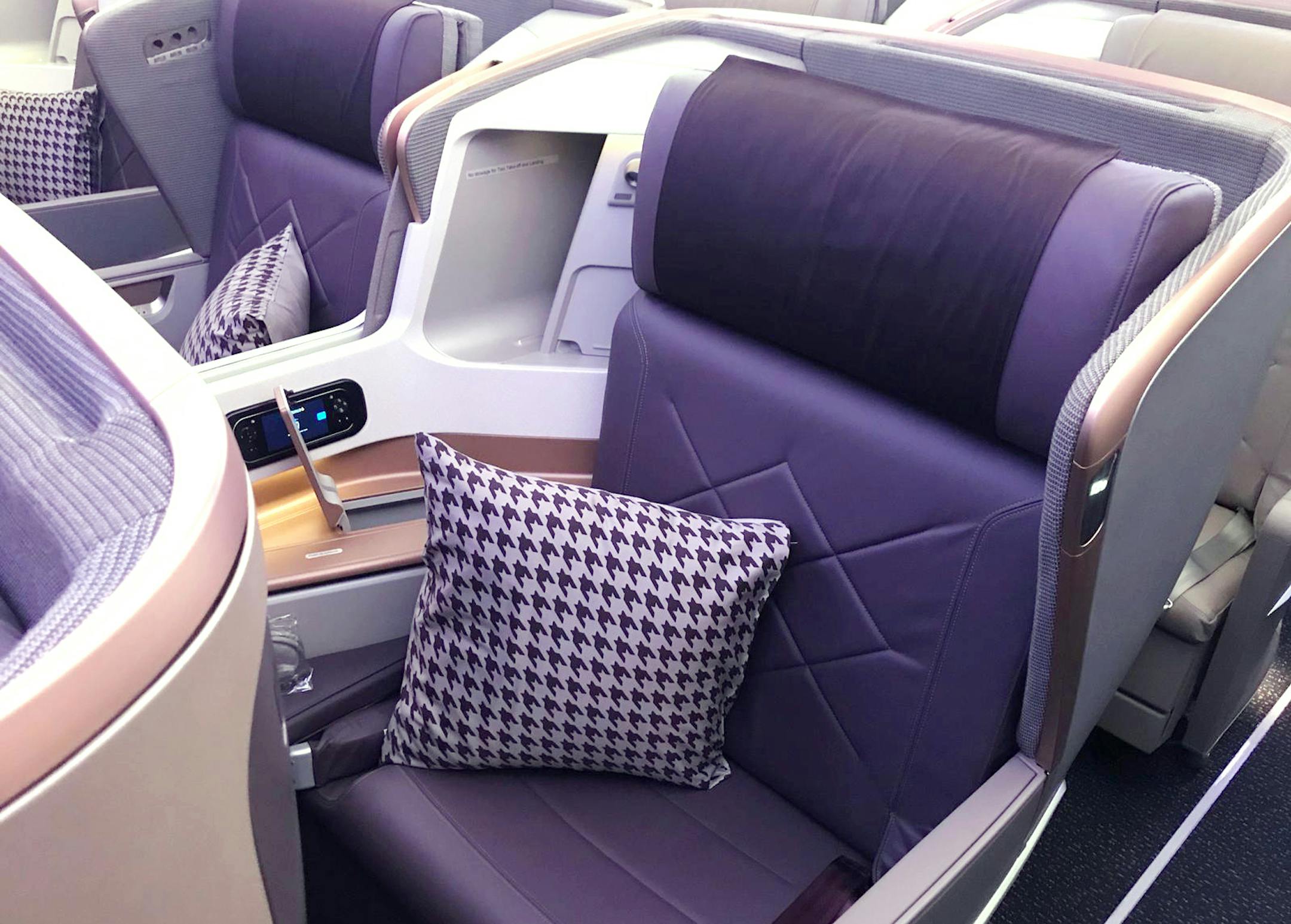 Sarah Wells' seat on flight SQ22. MUST CREDIT: Sarah Wells/Bloomberg