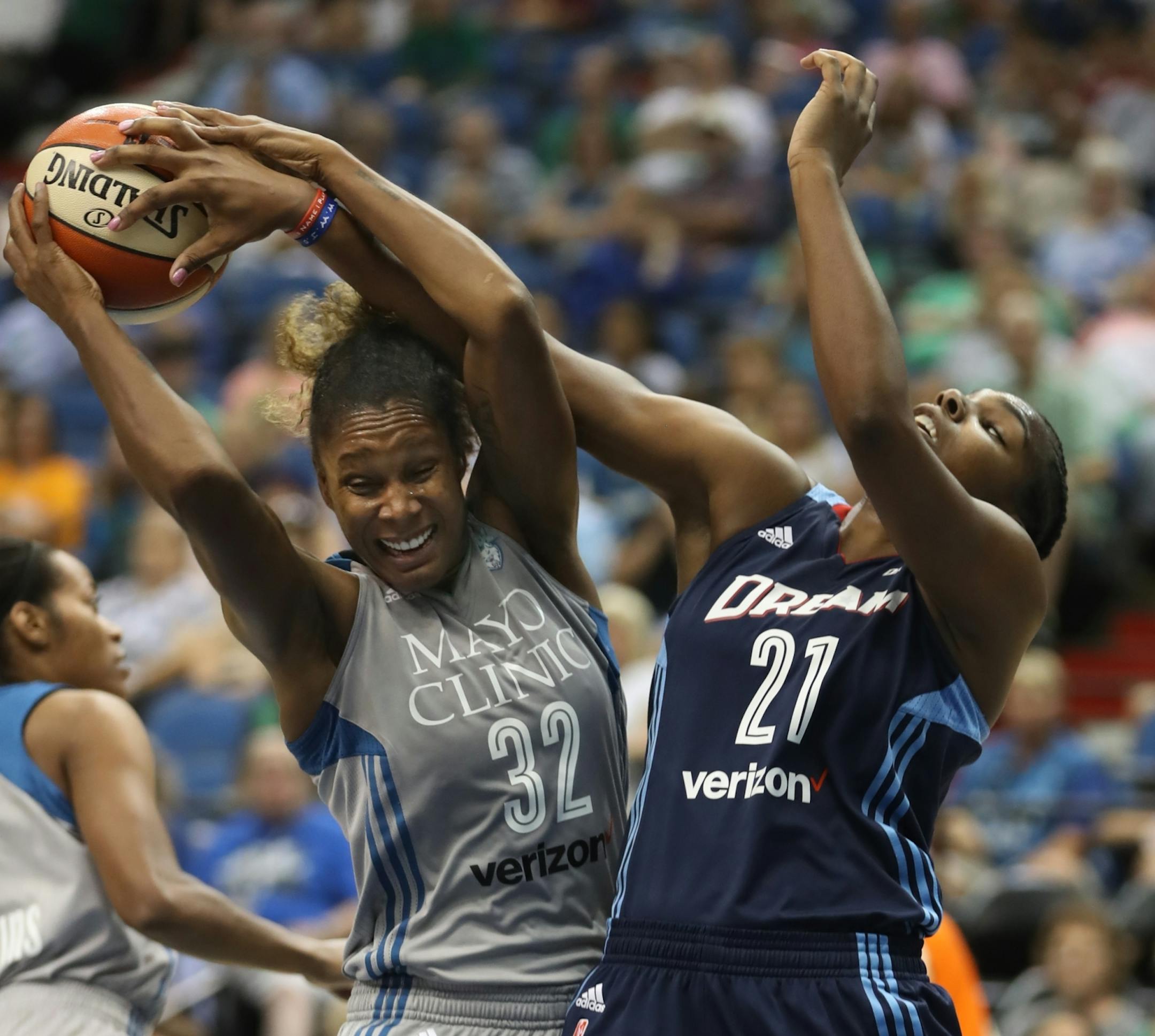 Rebekkah Brunson(32) gets tangled with Reshanda Gray(21) of the Dream.