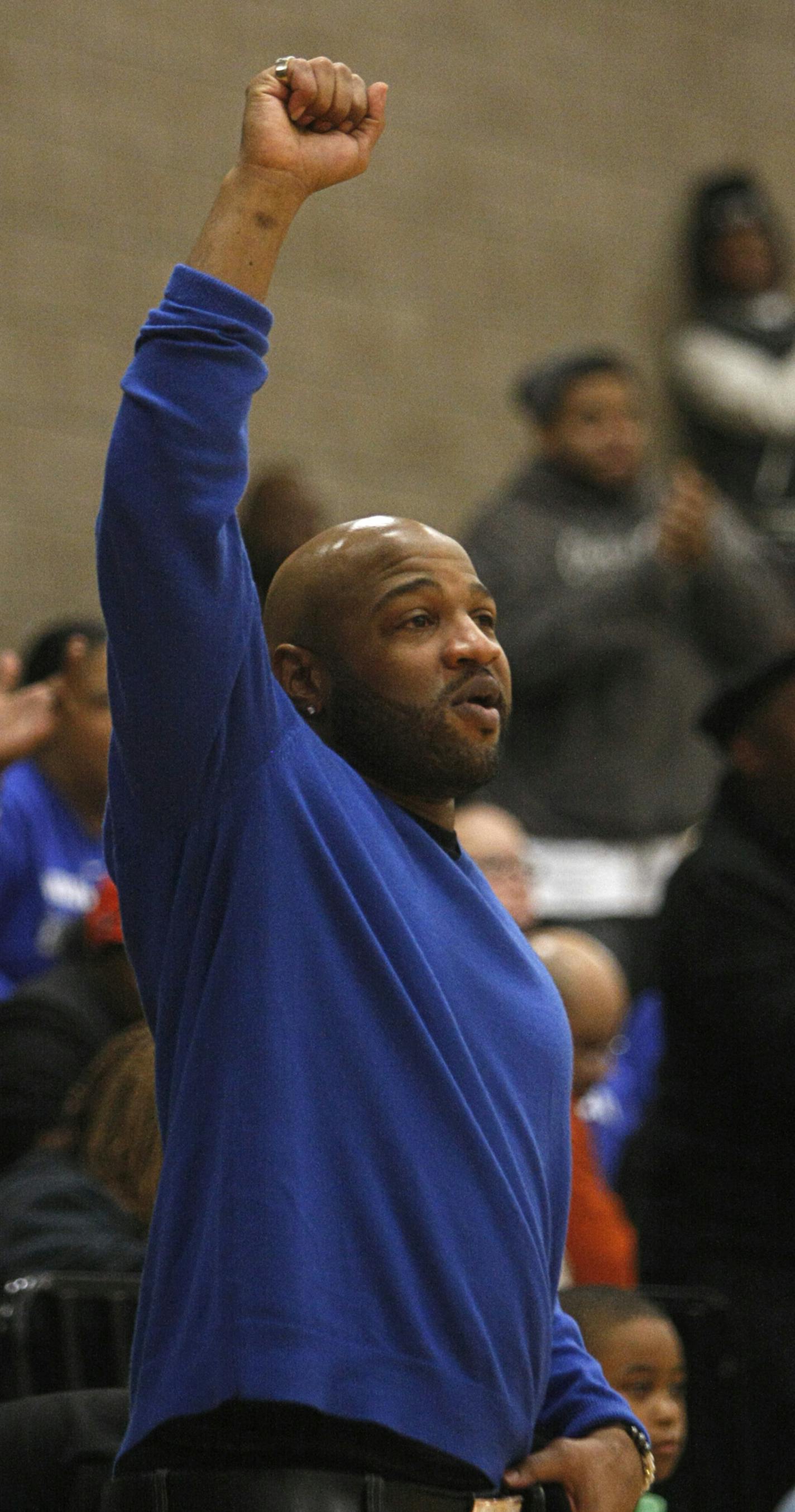 Minneapolis North alaumn Khalid El-Amin cheers on the Polars during the second half of their 83-70 victory at Minneapolis Henry on Friday, January 10. ] Chris Kelleher, Special to the Star Tribune, 1/10/2014, Minneapolis, Minn. EXTRA INFO: 20032636A_PREP011114