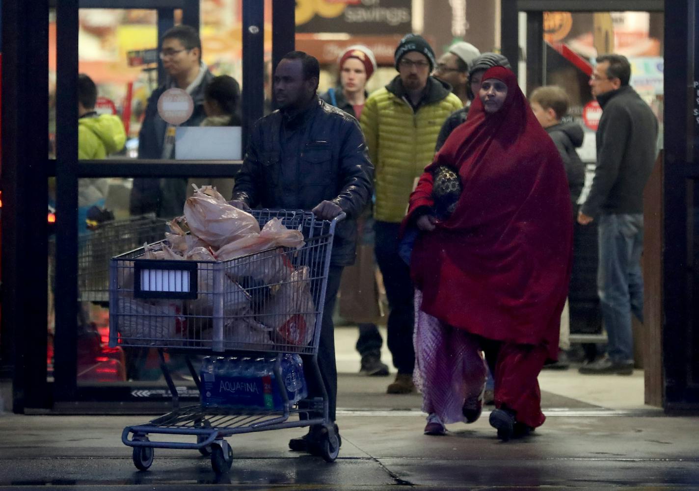 People leave Cub Foods at the Quarry, loaded with groceries to get through incoming snow storm, expected to dump up to a foot of snow Friday, April 13, 2018, in Minneapolis, MN.] DAVID JOLES &#xef; david.joles@startribune.com Minnesota braces for winter storm expected to hit the Twin Cities Friday afternoon.