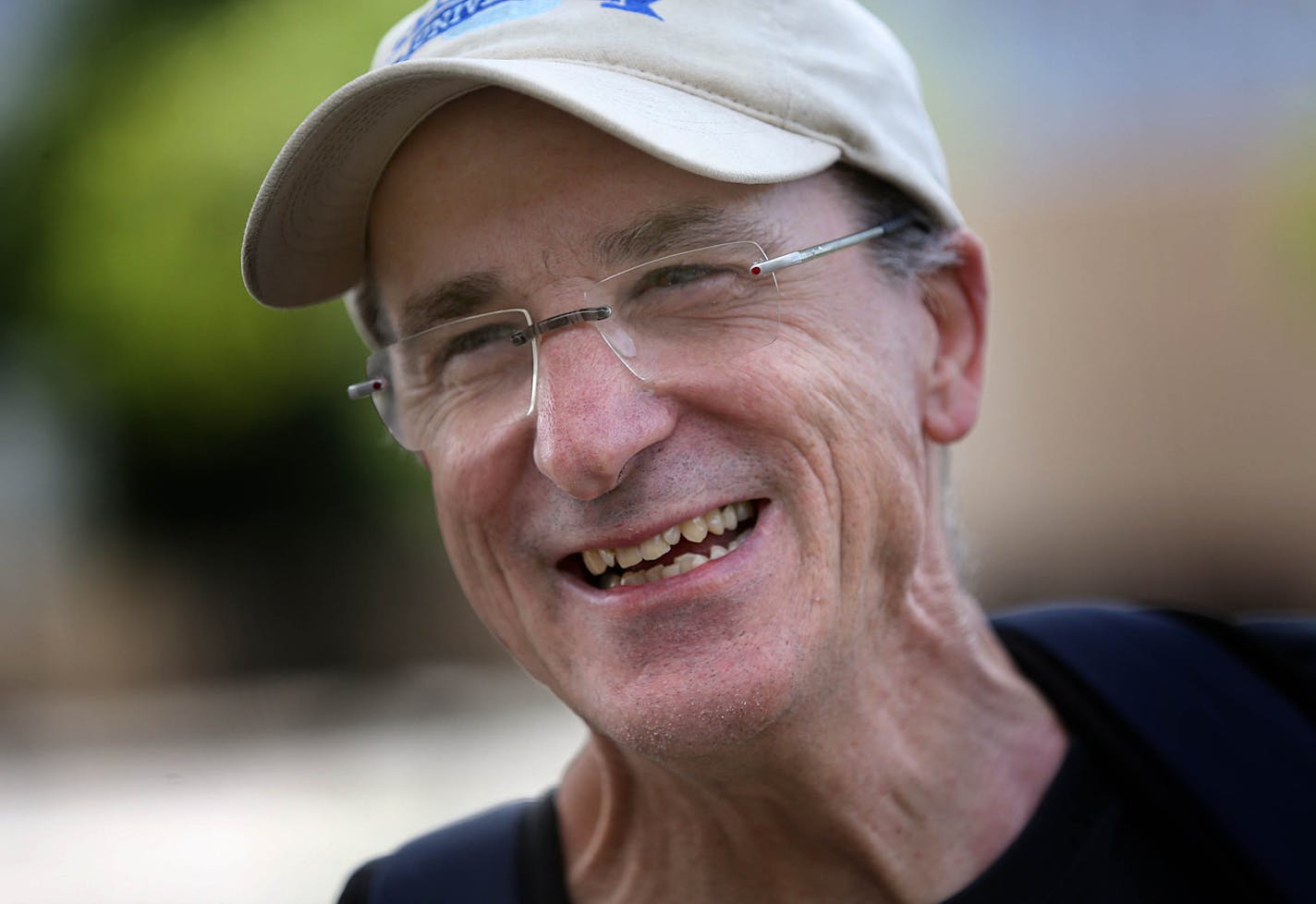 Jerry Sedgewick talked to people gathered outside the Dorothy Day Center in St. Paul.] JIM GEHRZ &#xef; james.gehrz@startribune.com / St. Paul, MN / June 118, 2015 / 9:00 AM &#xf1; BACKGROUND INFORMATION: Jerry Sedgewick sees them too, the people standing at the side of the freeway off ramps, holding signs asking for money. Sedgewick, 59 and a scientist by training, wanted to do something more meaningful that hand them a couple bucks out his car window. Then, on a trip to Nashville, he saw homel