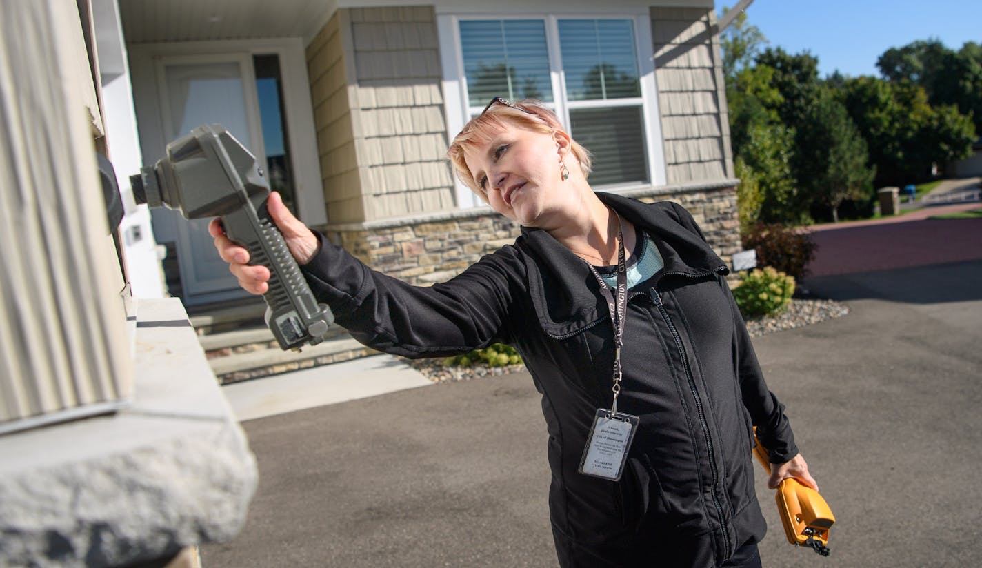 Jenny Rhoades, a public works meter reader for Bloomington walked briskly from house to house in a new Bloomington neighborhood capturing water readings from a sensor on the side of each house. ] GLEN STUBBE * gstubbe@startribune.com Thursday, September 15, 2016 829939 Minneapolis is embarking on a yearslong project to replace the city's water meters, which are currently read by a van that spends its days trolling city streets with a radio meter reader. The new setup will be automatic. Across th