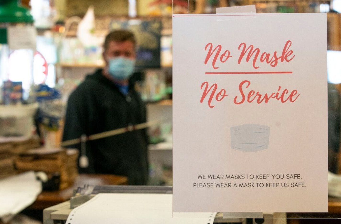 Father Time Antiques in Duluth, MN has posted signs requiring masks outside and inside their store. ALEX KORMANN • alex.kormann@startribune.com