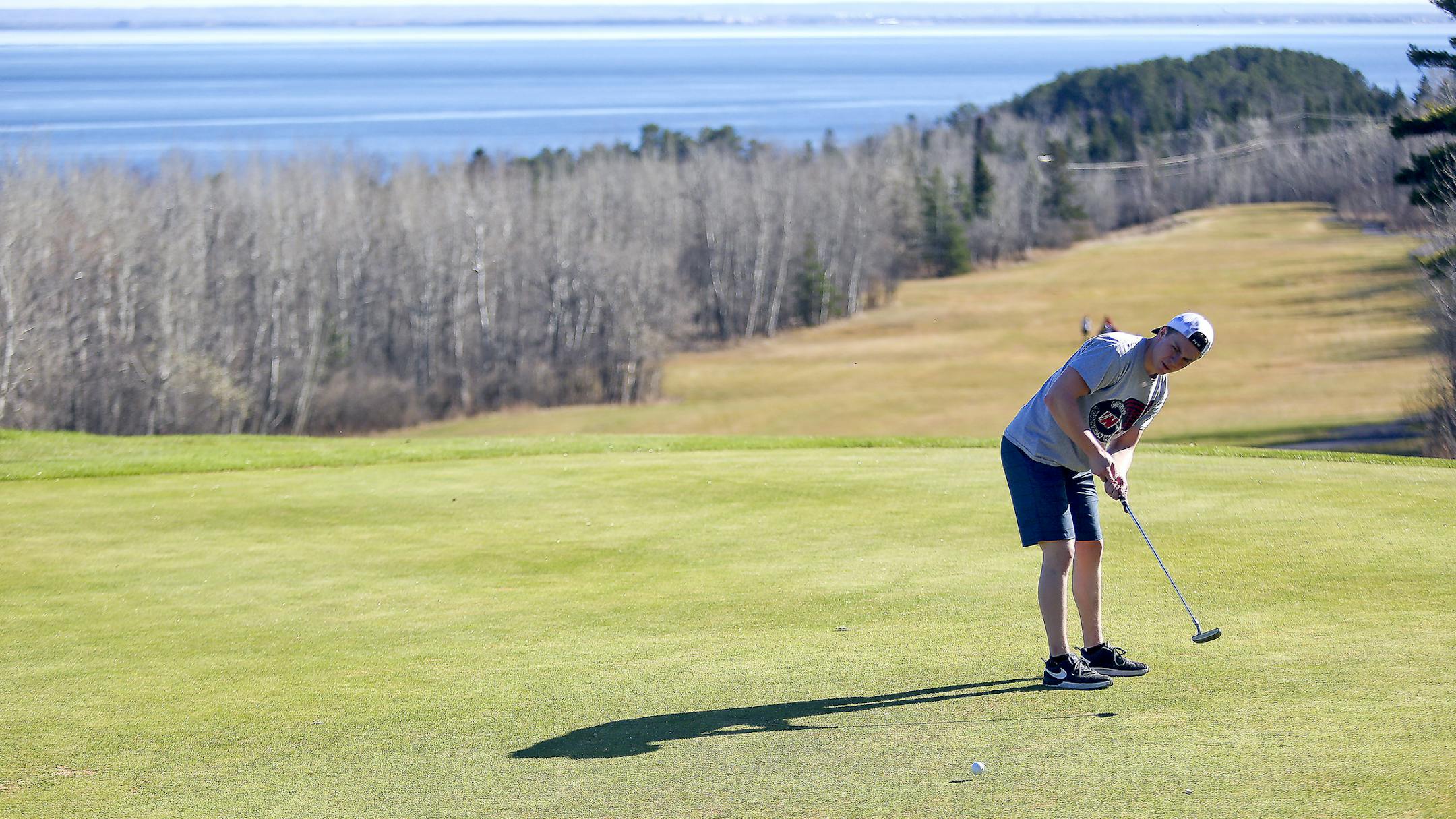 Duluth is considering selling its public Lester Park Golf Course to a developer who would build housing along with a new, smaller course.