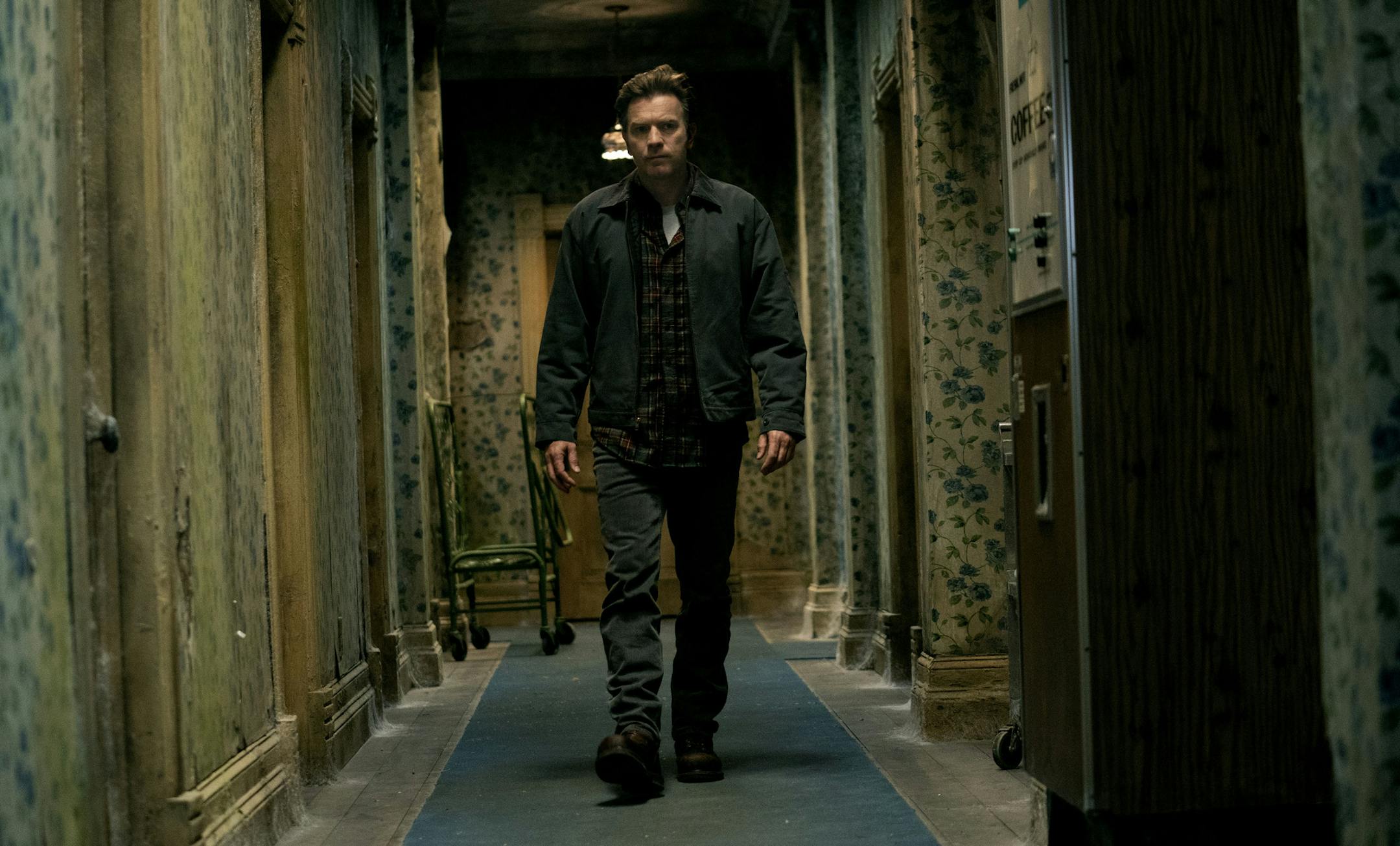 DS-12105r Film Name: STEPHEN KING'S DOCTOR SLEEP Copyright: &#xa9; 2019 WARNER BROS. ENTERTAINMENT INC. Photo Credit: Jessica Miglio Caption: EWAN McGREGOR as Dan Torrance in the Warner Bros. Pictures&#x2019; supernatural thriller &#x201c;STEPHEN KING&#x2019;S DOCTOR SLEEP,&#x201d; a Warner Bros. Pictures release.