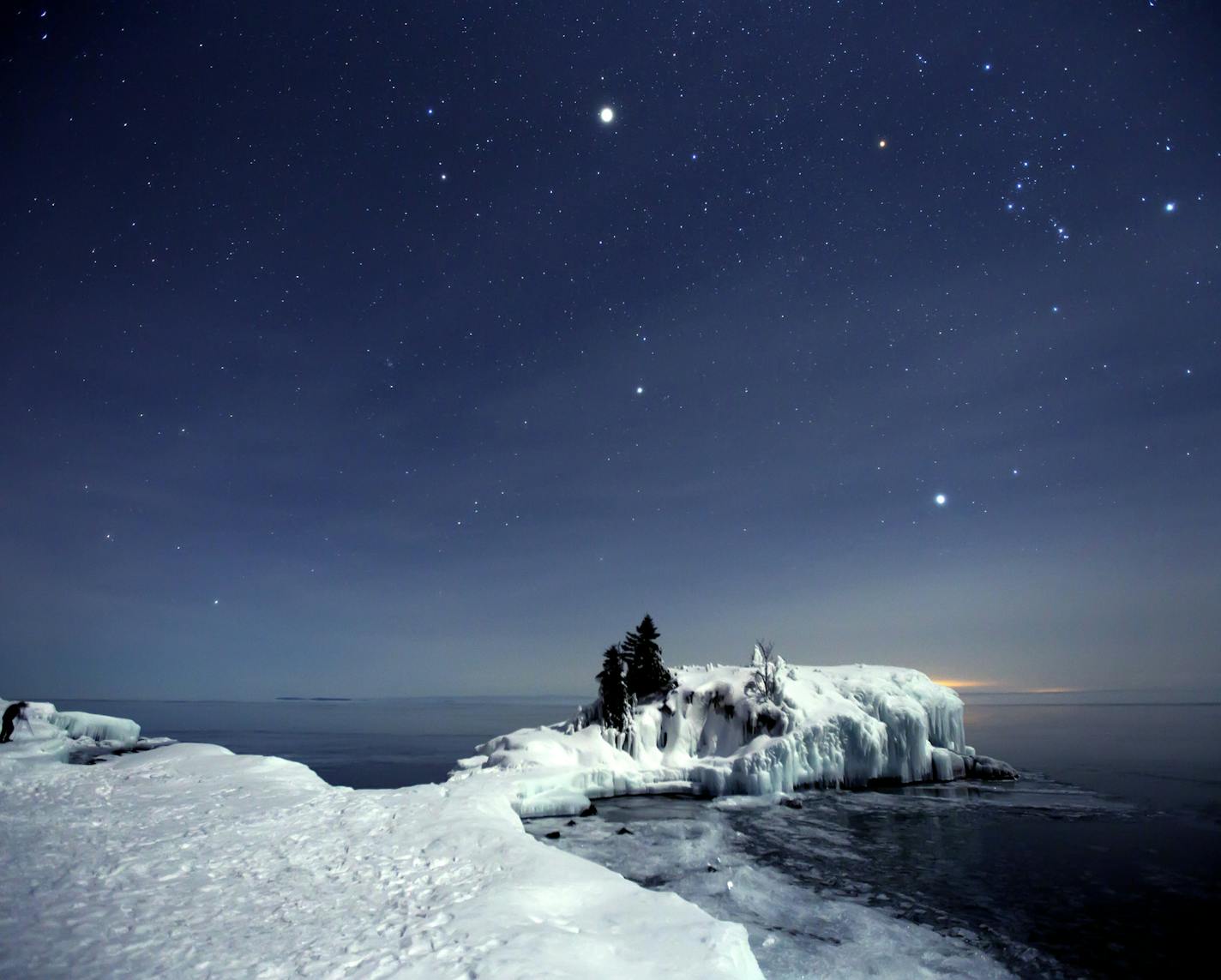 North Shore of Lake Superior at Hollow Rock. ] Minnesota -State of Wonders, Arrowhead in Winter BRIAN PETERSON &#x2022; brian.peterson@startribune.com Grand Marais, MN 2/14/2014