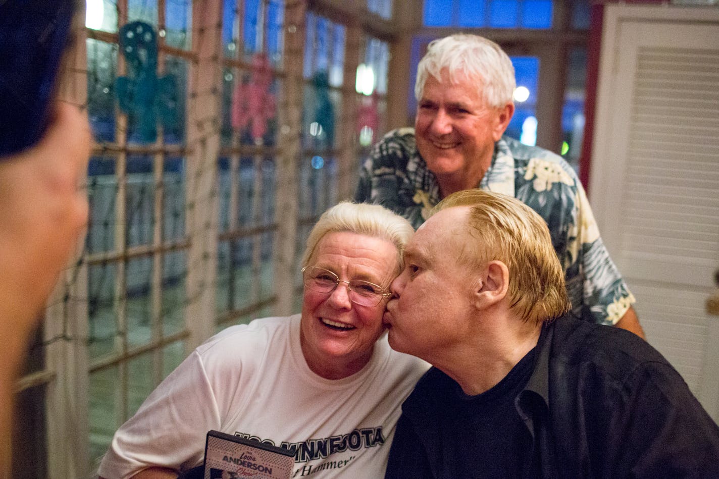 Louie Anderson kisses Rose Reiman on the cheek while she and Don Reiman pose for a photo after Anderson&#x2019;s performance at Joke Joint Comedy Club in St. Paul on Saturday night. ] COURTNEY PEDROZA &#x2022; courtney.pedroza@startribune.com; Louie Anderson performing at Joke Joint Comedy Club; St. Paul; July 8;