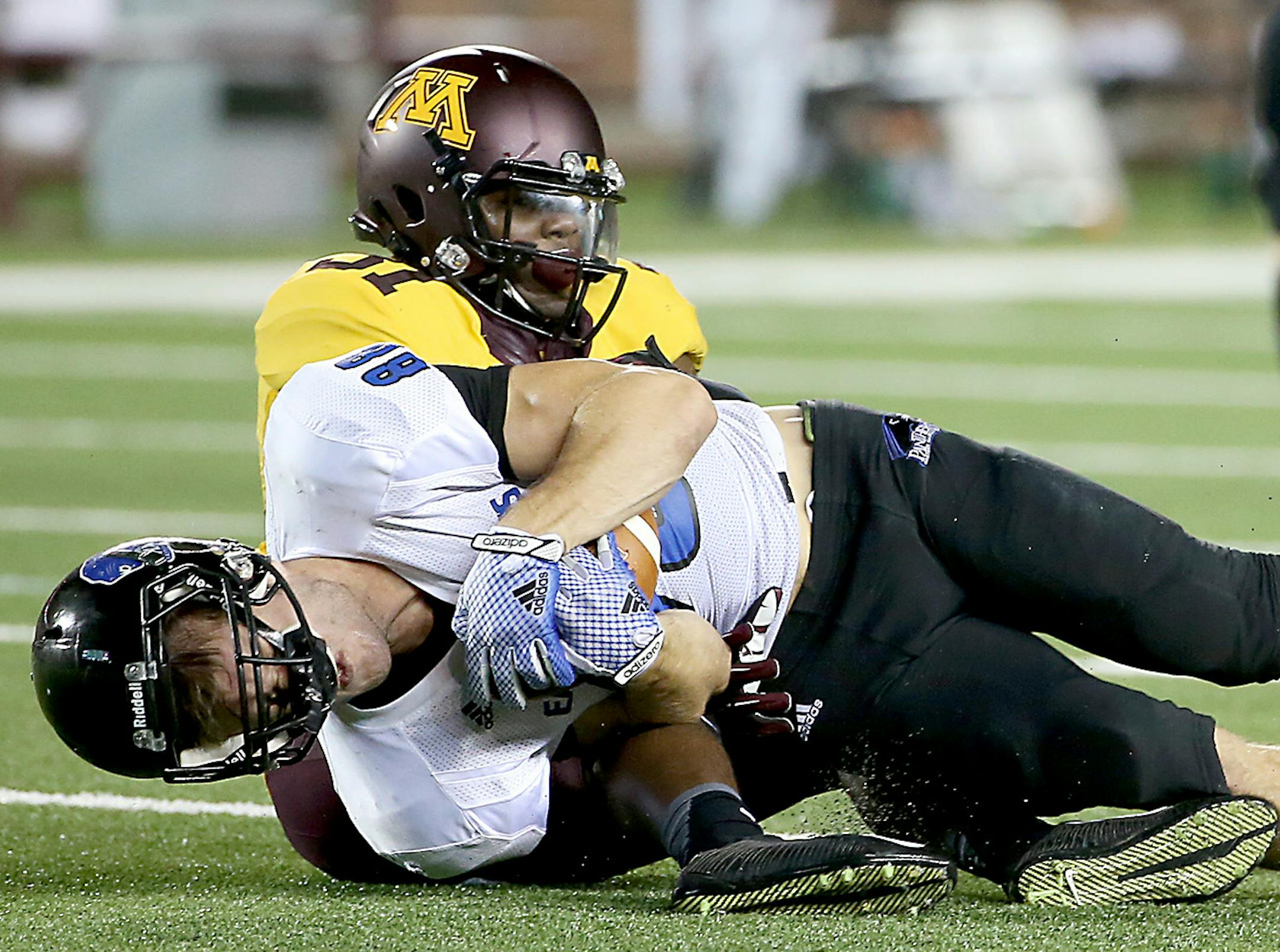 Minnesota defensive back Eric Murray brought down Eastern Illinois wide receiver Adam Drake in the third quarter of the opening game against Eastern Illinois, Thursday, August 28, 2014 in Minneapolis, MN. ] (ELIZABETH FLORES/STAR TRIBUNE) ELIZABETH FLORES • eflores@startribune.com