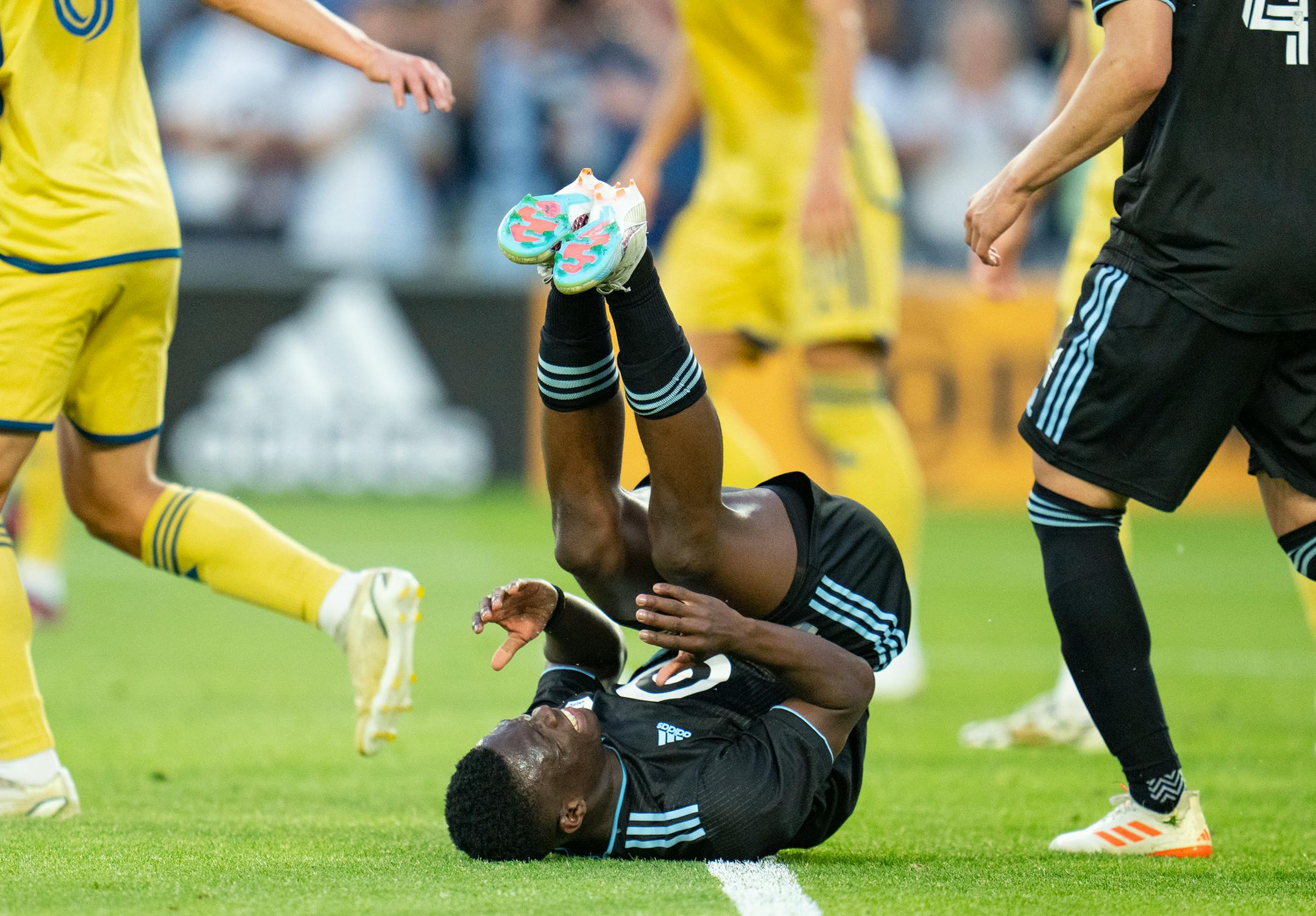 Minnesota United forward Bongokuhle Hlongwane (21) reacts after narrowly missing a shot attempt against Real Salt Lake in the first half.