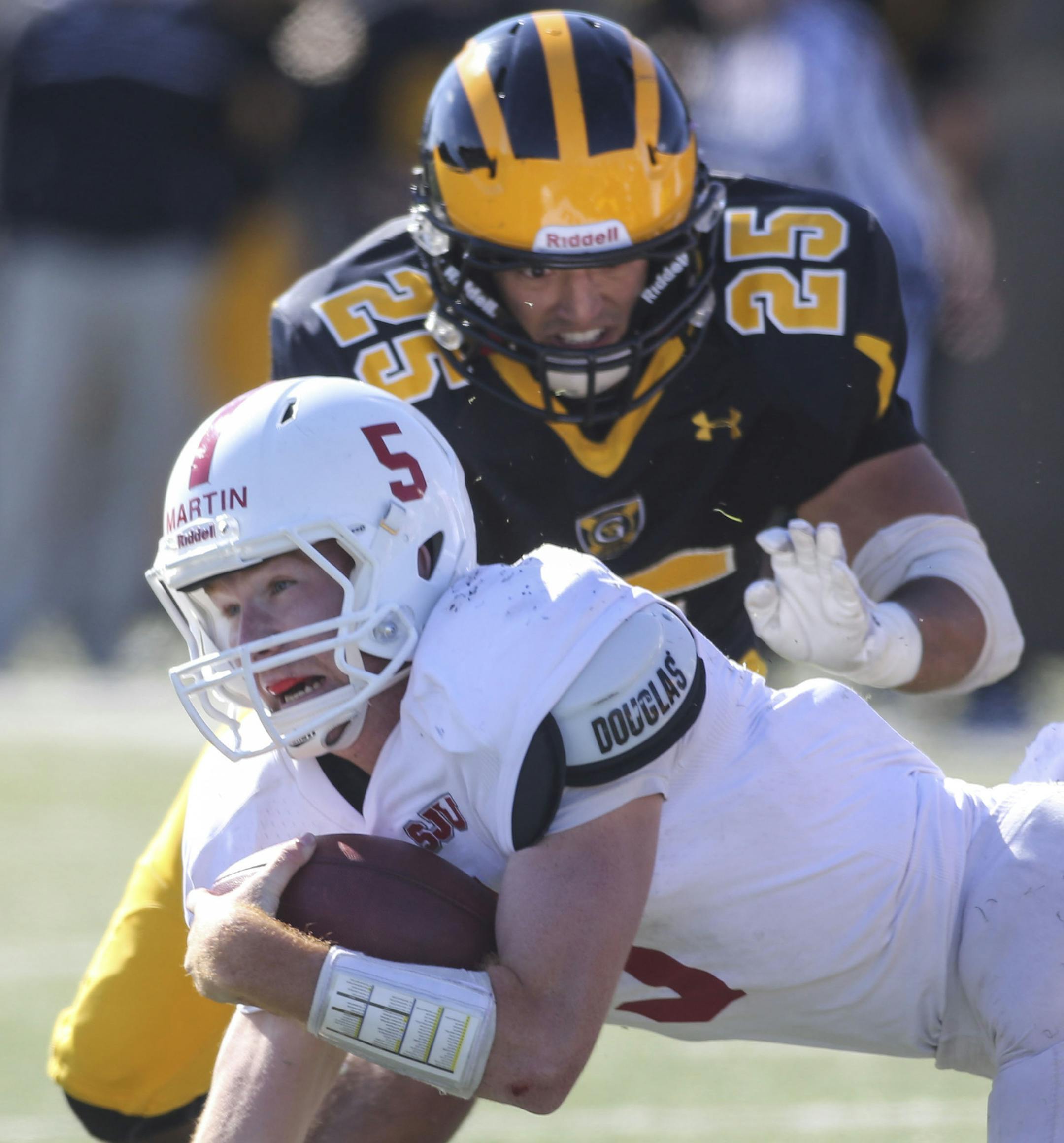 St. John's quarterback Nick Martin (5) comes up just short on a quarterback keeper on a third and five as Gustavus linebacker Anthony Boyce (25) closes in during the second quarter Saturday, Oct. 18, 2014, at Hollingsworth Field in St. Peter, MN.](DAVID JOLES/STARTRIBUNE)djoles@startribune.com St. John's at Gustavus football game** Nick Martin, Anthony Boyce,cq