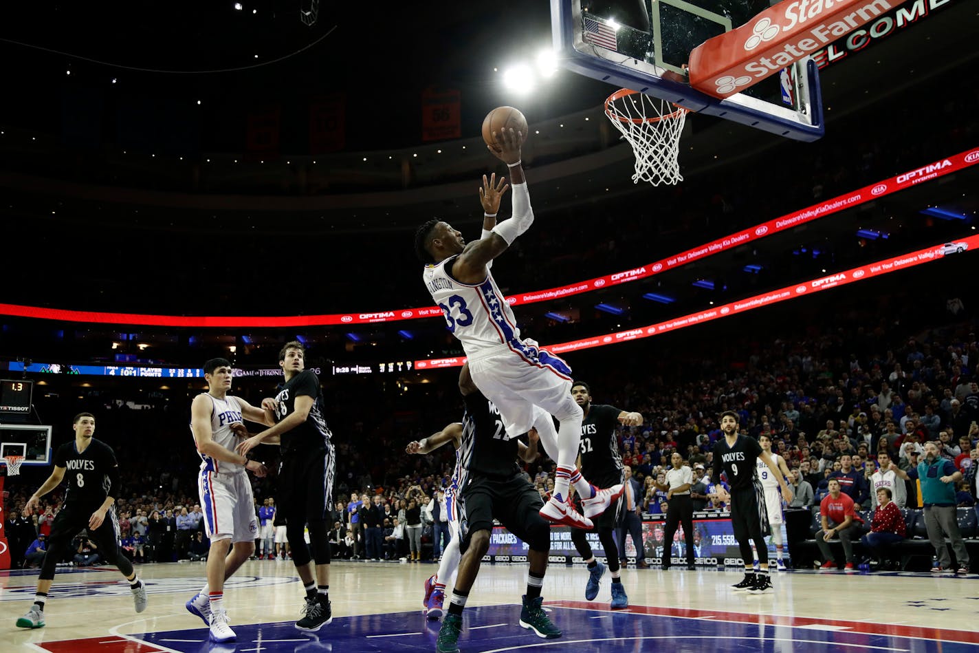 The 76ers' Robert Covington scored the go-ahead basket in the final second against the Timberwolves on Tuesday, as Philadelphia won 93-91.