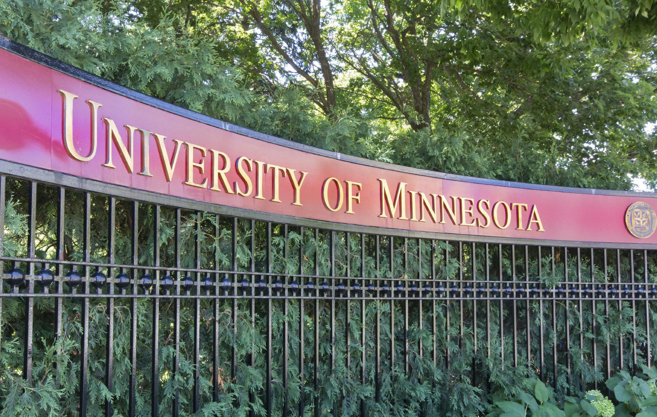 MINNEAPOLIS/USA - July 23: Entrance to the campus of the University of Minnesota. The University of Minnesota is a university in Minneapolis and St. Paul, MN and the 6th largest univerity in the USA. July 23, 2012. ORG XMIT: MIN1505261330310624 ORG XMIT: MIN1510071124370054