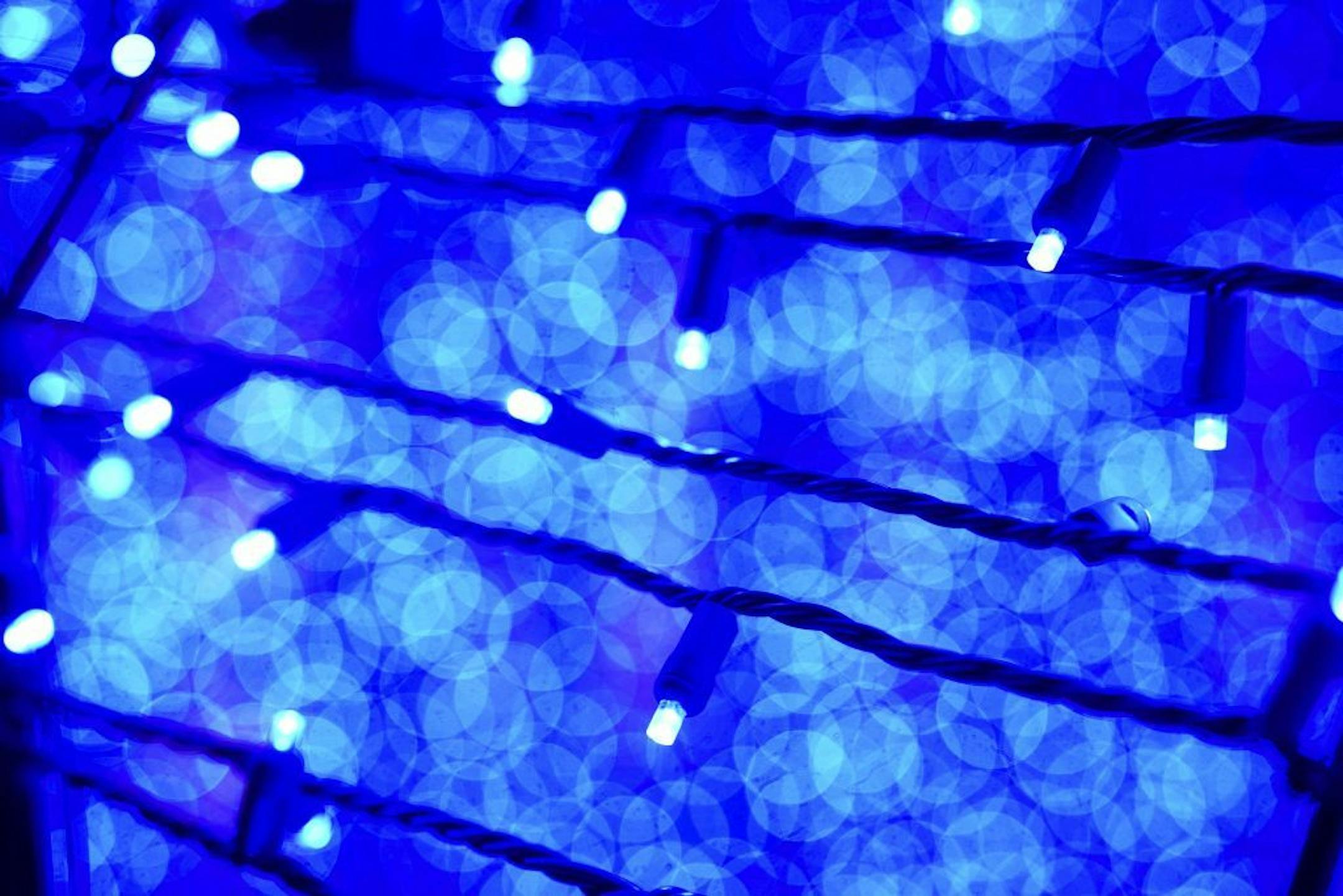 Detail of the blue bulbs that illuminate the Christmas ball.