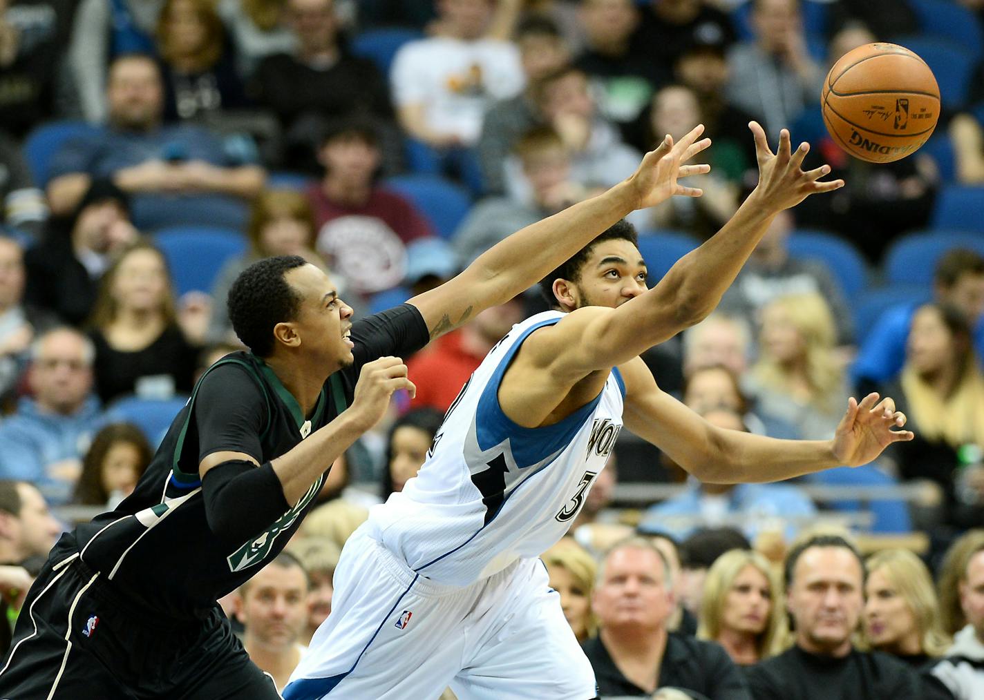 Karl-Anthony Towns (32) knocked the ball from Milwaukee Bucks forward John Henson (31) for a turnover in the second quarter.