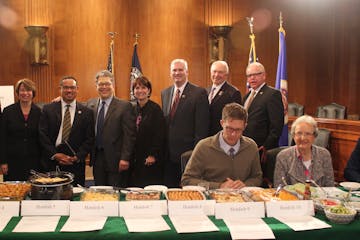 Walz rules annual congressional Hotdish competition with turkey tacos