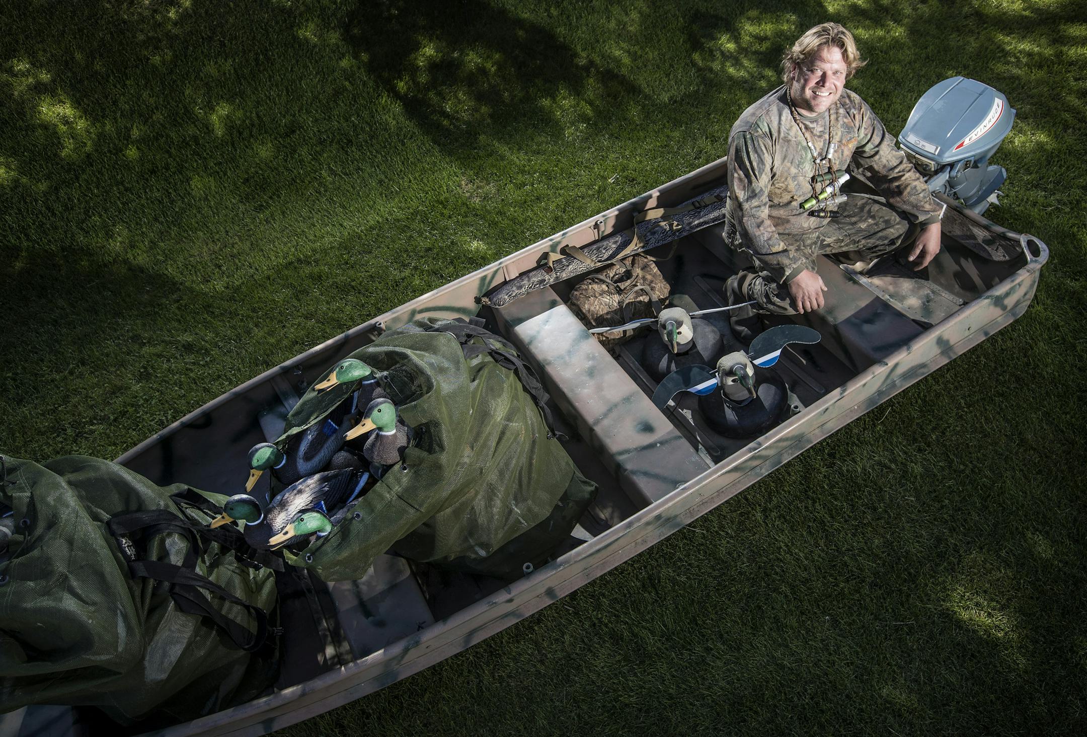 Duck hunter Jeff Morris of Bloomington in his boat. ] CARLOS GONZALEZ cgonzalez@startribune.com - September 14, 2016, Bloomington, MN, duck hunter Jeff Morris in front of or in his old-school duck boat.