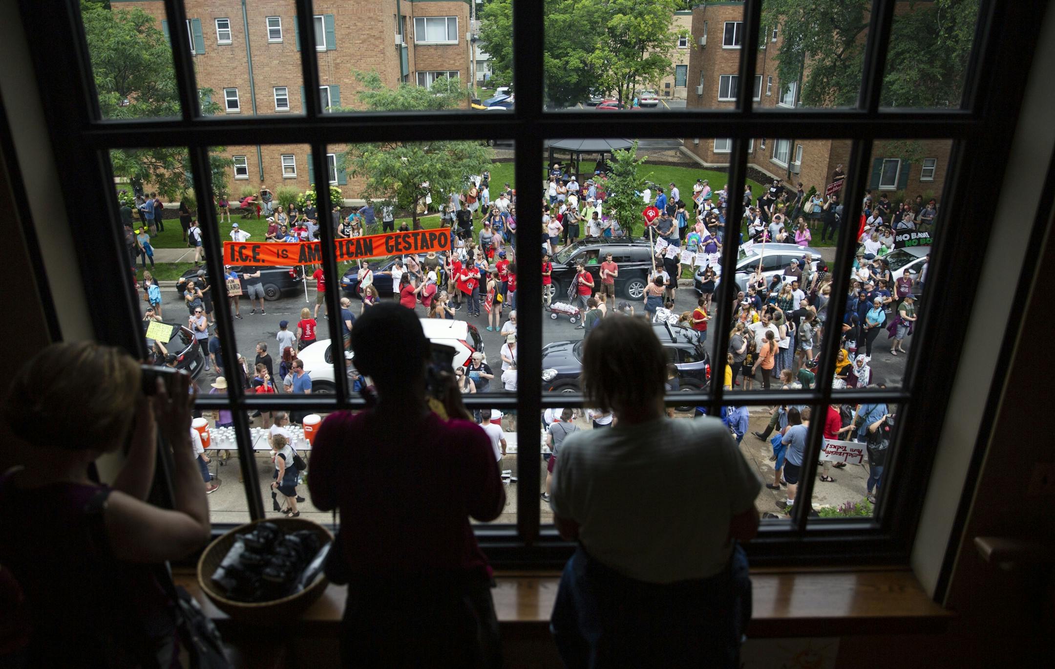 Protestors watch the end of the line of people gather into the First Universalistic Church of Minneapolis. ALEX KORMANN ¥ alex.kormann@startribune.com Approximately 1,000 people marched through the streets of Minneapolis on Sunday June 30, 2019 protesting the treatment of migrants on the U.S. border. "Stop separating families, close the camps," said Mari Mansfield, an organizer for the event.
