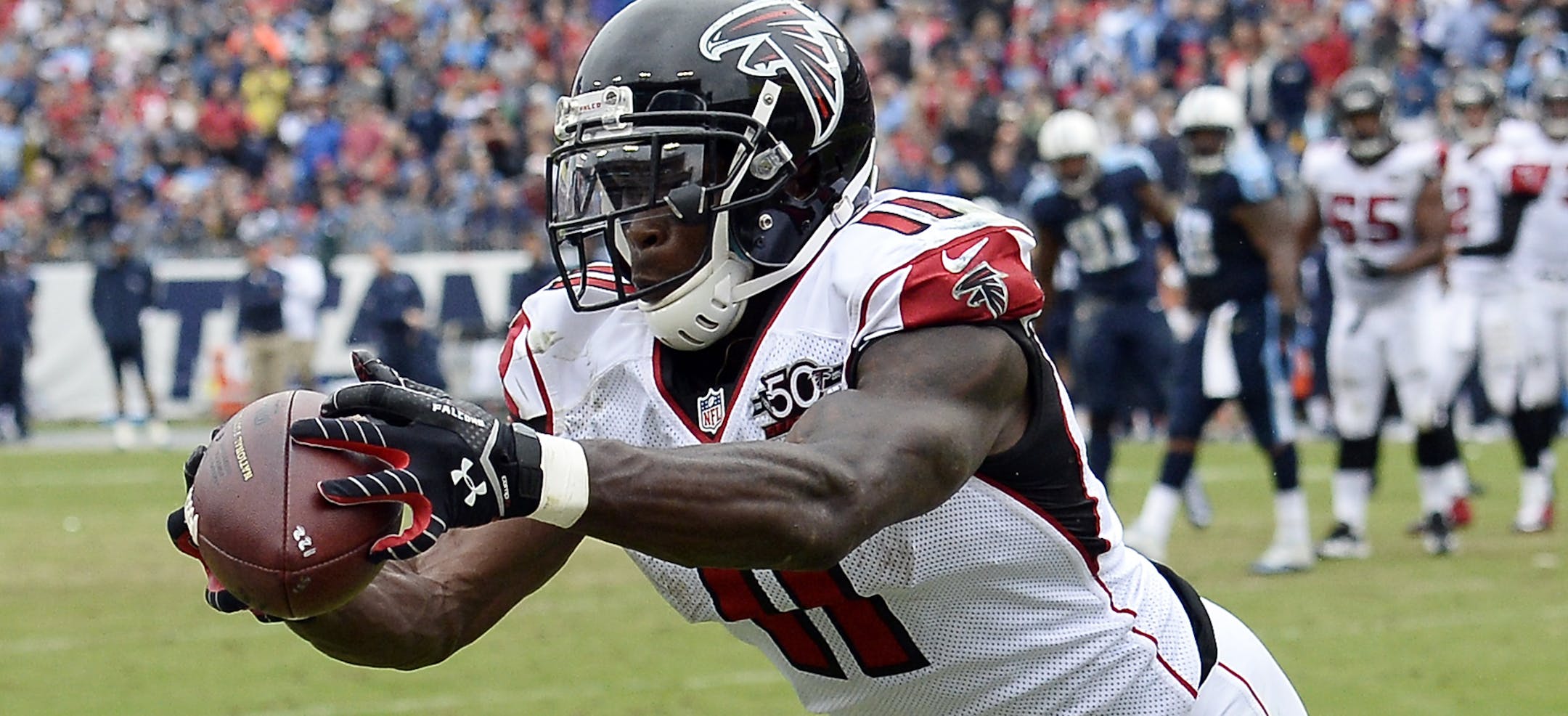 Atlanta Falcons wide receiver Julio Jones (11) catches a pass against the Tennessee Titans in the first half of an NFL football game Sunday, Oct. 25, 2015, in Nashville, Tenn. (AP Photo/Mark Zaleski)