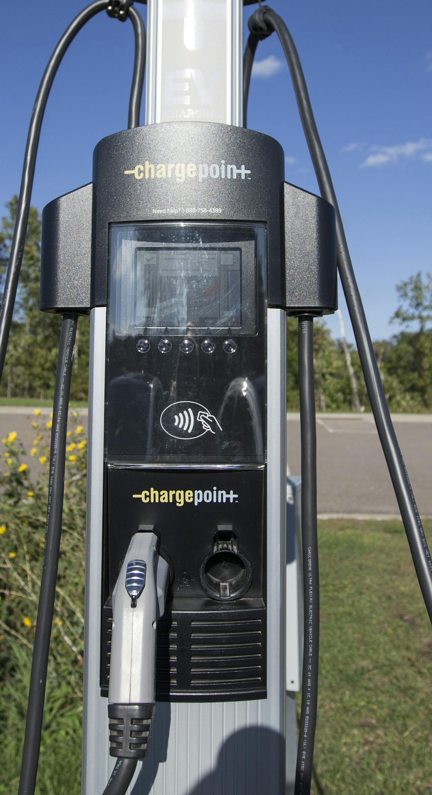 The electric car charging stations at Lebanon Hills Regional Park on Monday, September 21, 2015 in Eagan, Minn. ] RENEE JONES SCHNEIDER &#xef; reneejones@startribune.com