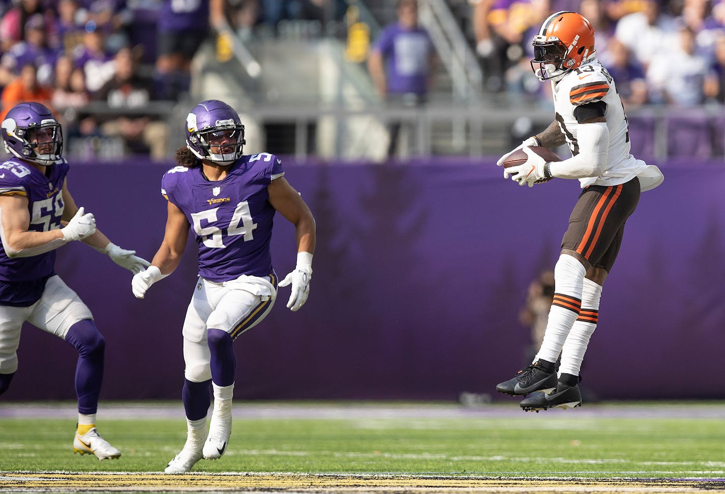 Browns wide receiver Odell Beckham Jr. pulled down a first-down catch over Vikings middle linebacker Eric Kendricks, who was called for a crucial holding penalty on a different play.