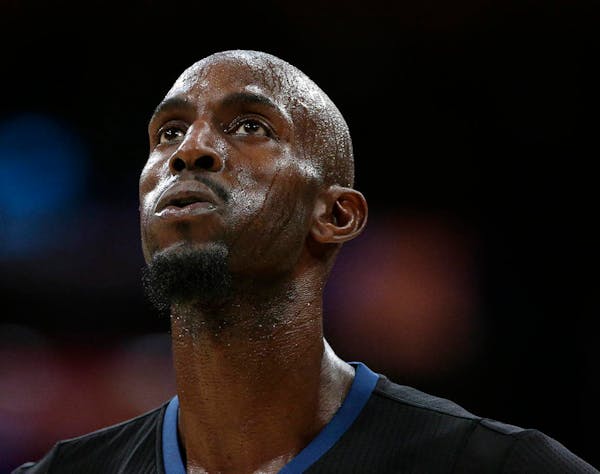 Kevin Garnett took on the Clippers on Monday night, remaining a floor leader on a young Wolves team.