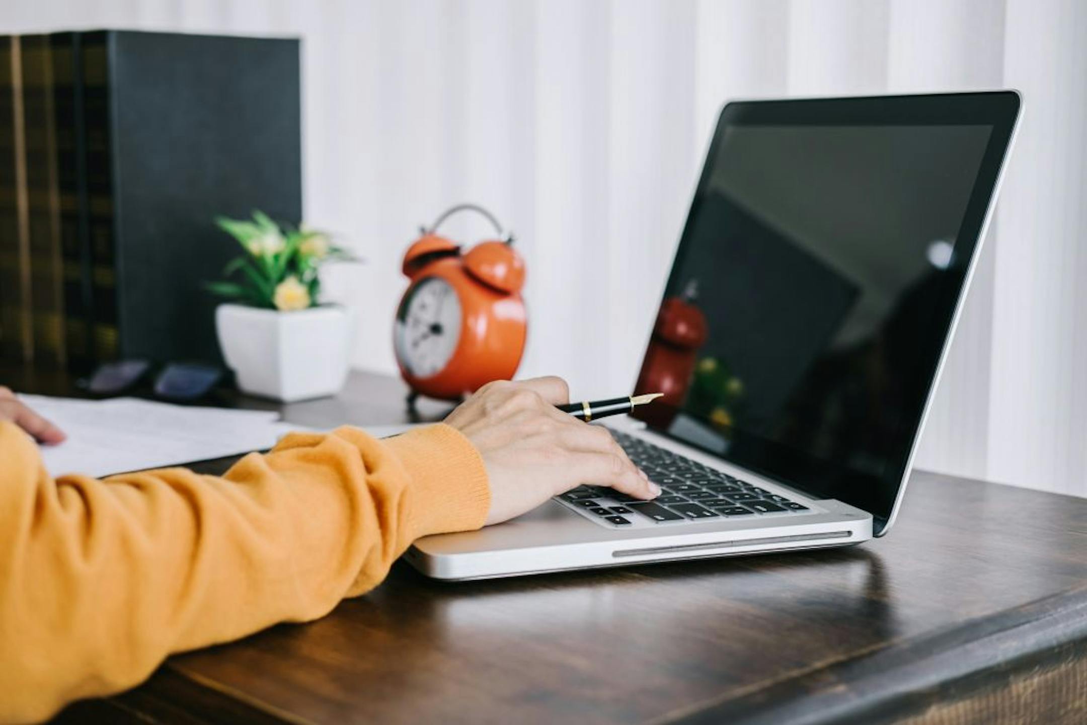 The coronavirus pandemic has made many workers feel trapped in a 24-hour work space. One solution: renting a small offsite office.
