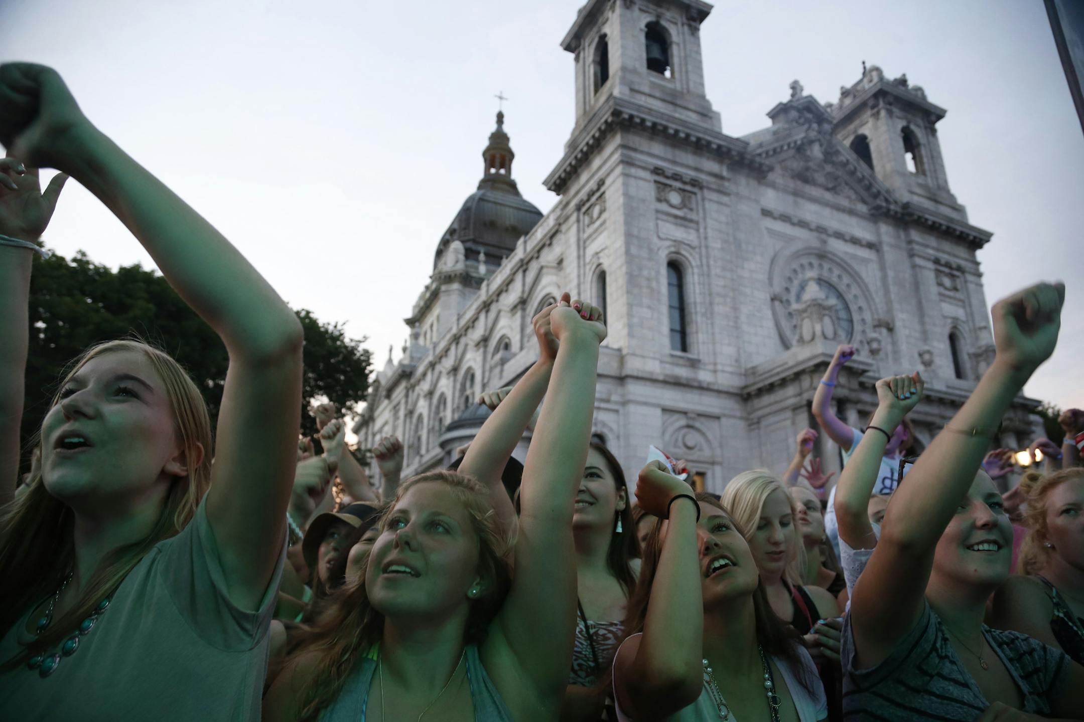 Fans listened to Fitz and The Tantrums performed on the PreferredOne stage at the Basilica Block Party. ] (KYNDELL HARKNESS/STAR TRIBUNE) kyndell.harkness@startribune.com Basilica Block Party at the Basilica of St. Mary in Minneapolis, Min., Saturday, July 10, 2015.