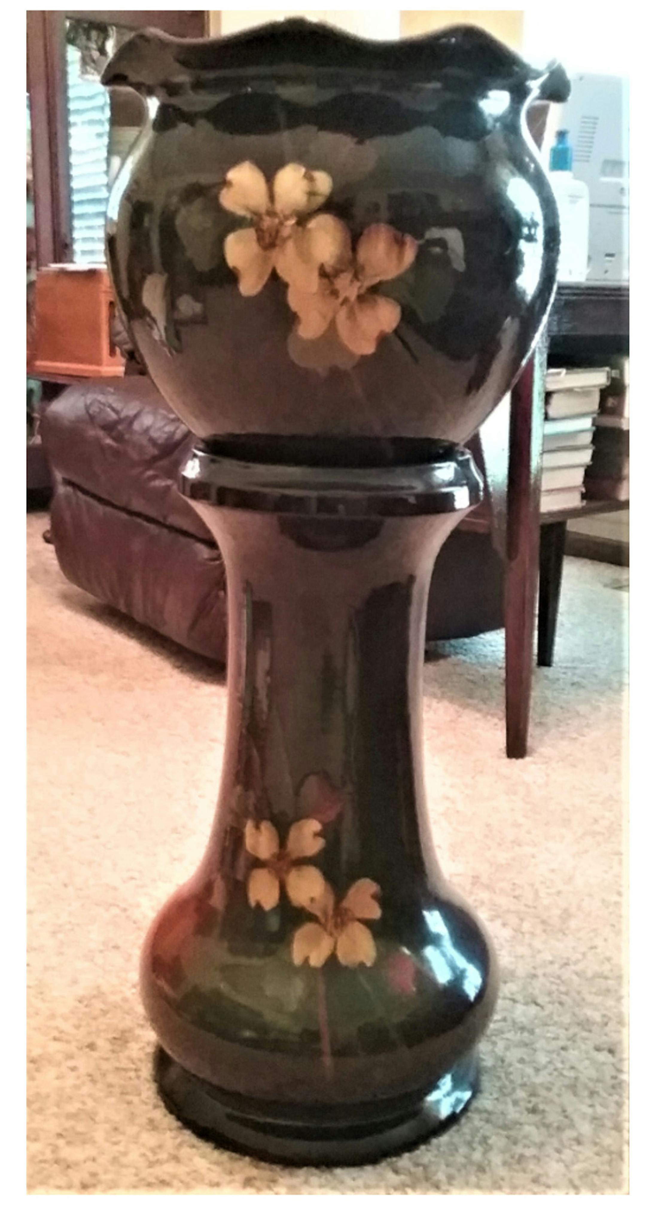 This jardiniere and pedestal were probably made in Ohio in the early 20th century. (Handout/TNS)